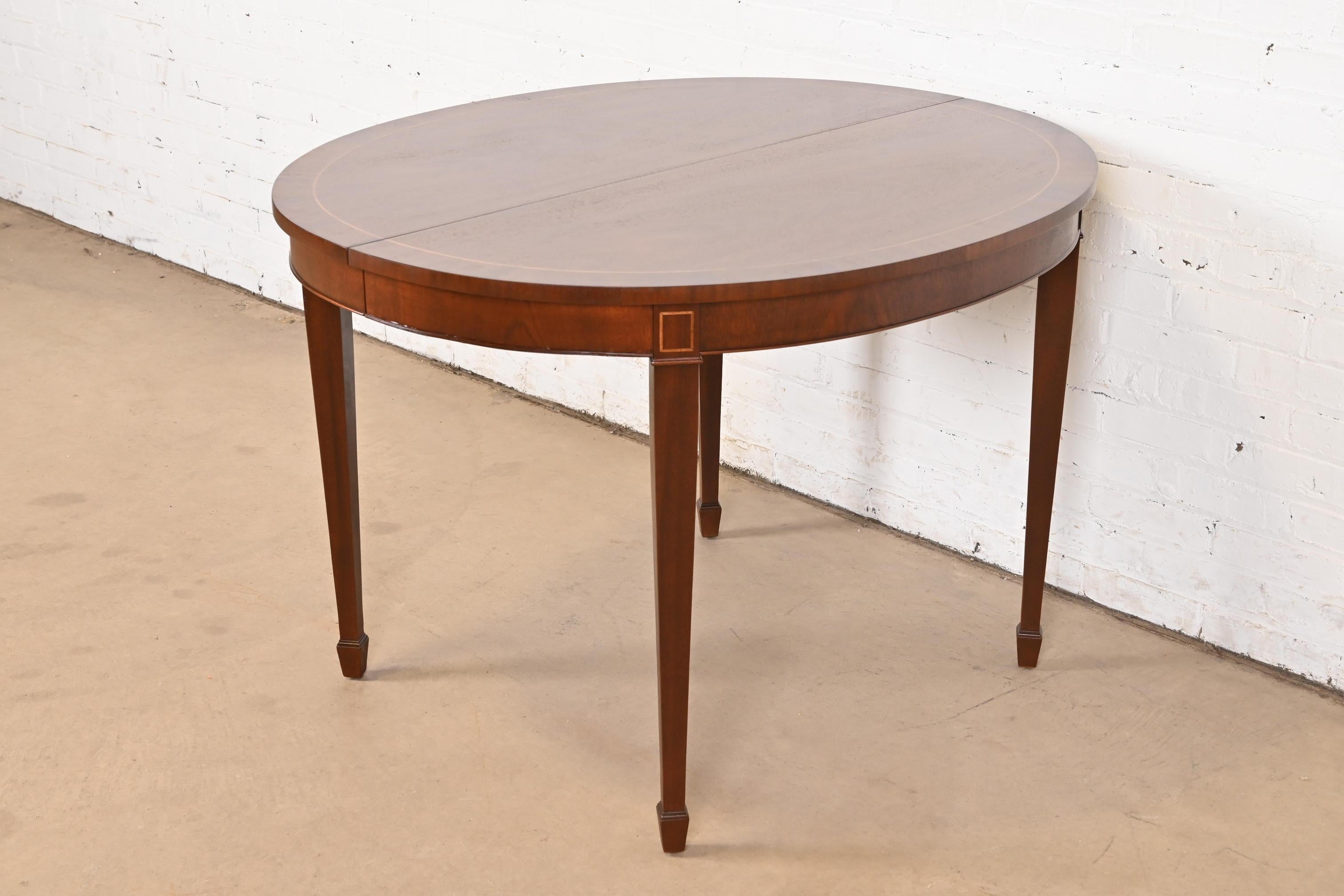 Kindel Furniture Tavolo da pranzo allungabile in mogano a fasce Feder, rifinito in vendita 2