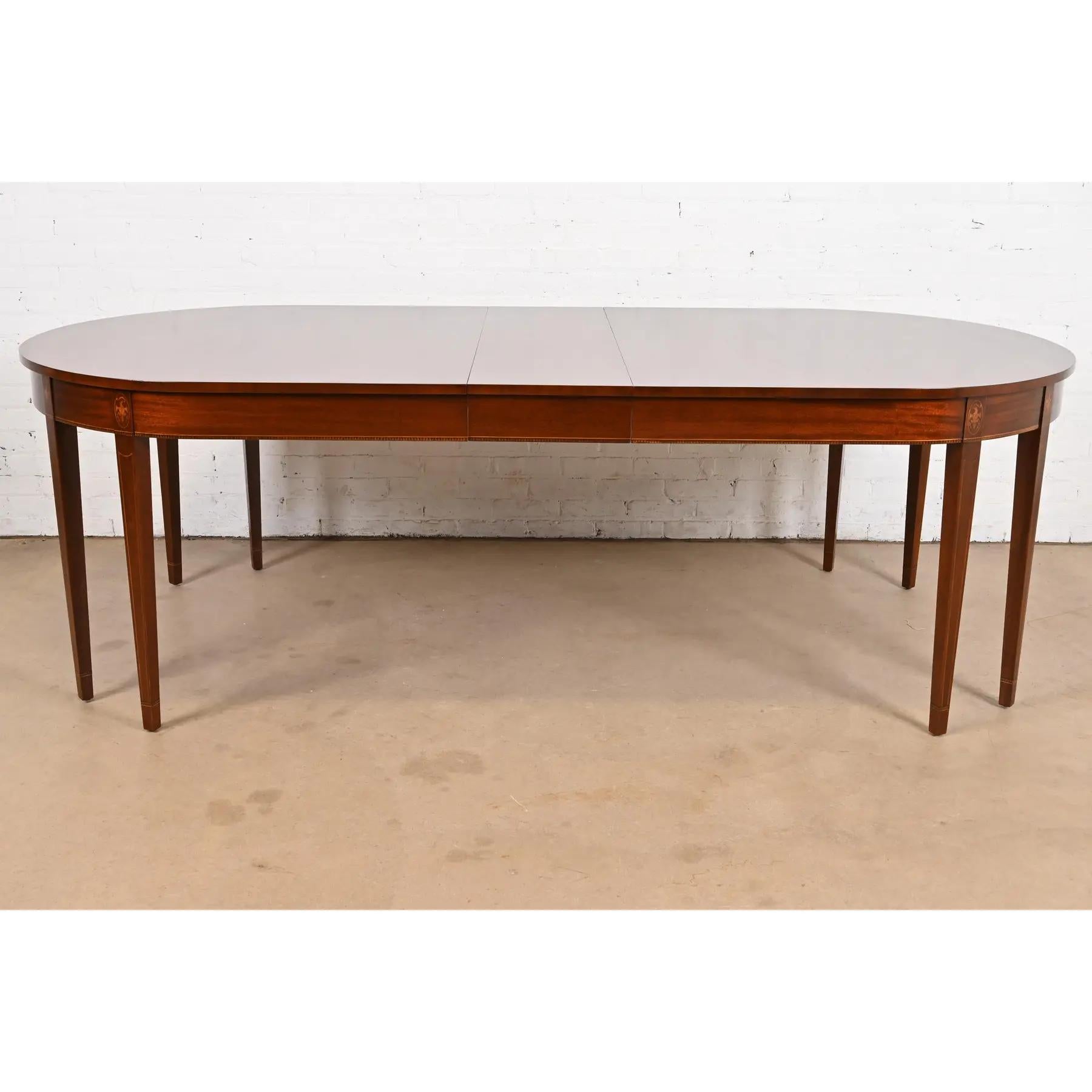 Kindel Furniture Federal Inlaid Mahogany Extension Dining Table, Refinished In Good Condition For Sale In South Bend, IN