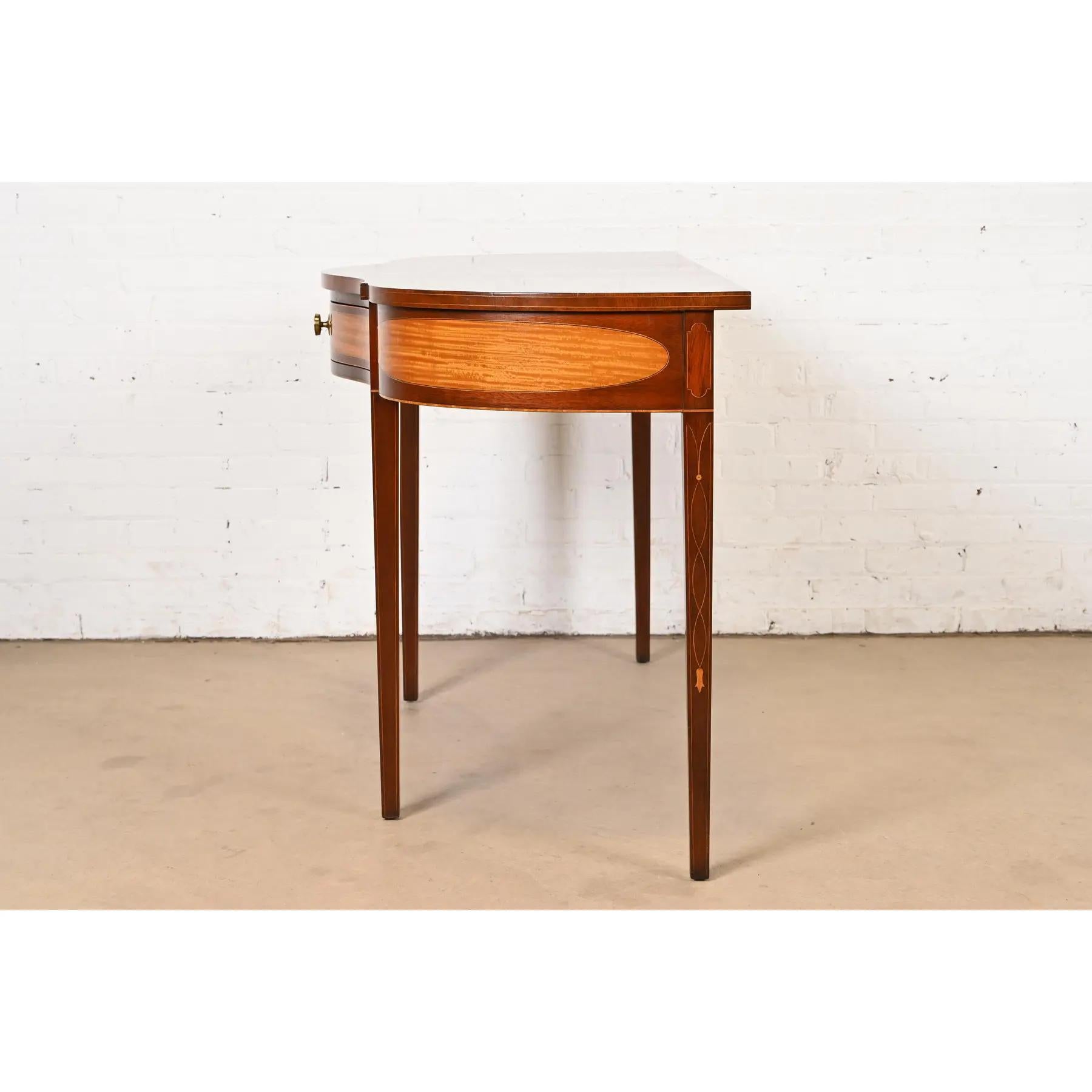Kindel Furniture Federal Konsolentisch aus Mahagoni und Seidenholz mit Intarsien aus Mahagoni im Angebot 5