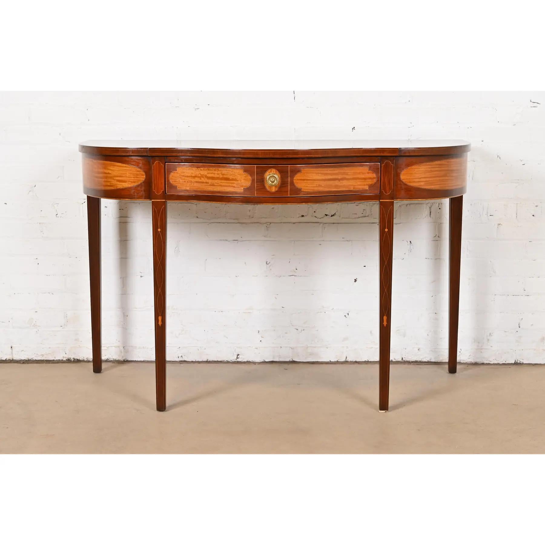 Kindel Furniture Federal Konsolentisch aus Mahagoni und Seidenholz mit Intarsien aus Mahagoni (amerikanisch) im Angebot