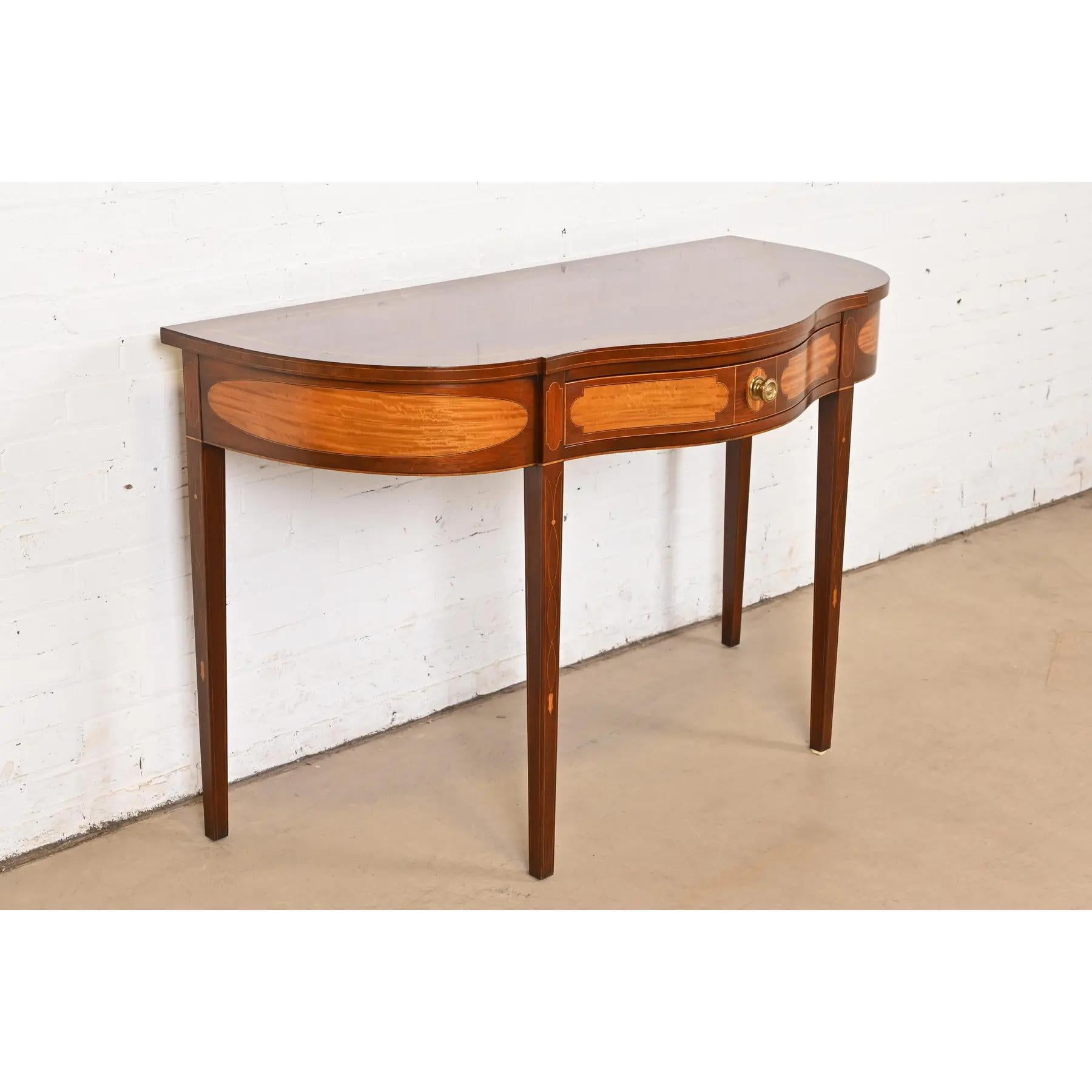 Kindel Furniture Federal Konsolentisch aus Mahagoni und Seidenholz mit Intarsien aus Mahagoni (20. Jahrhundert) im Angebot