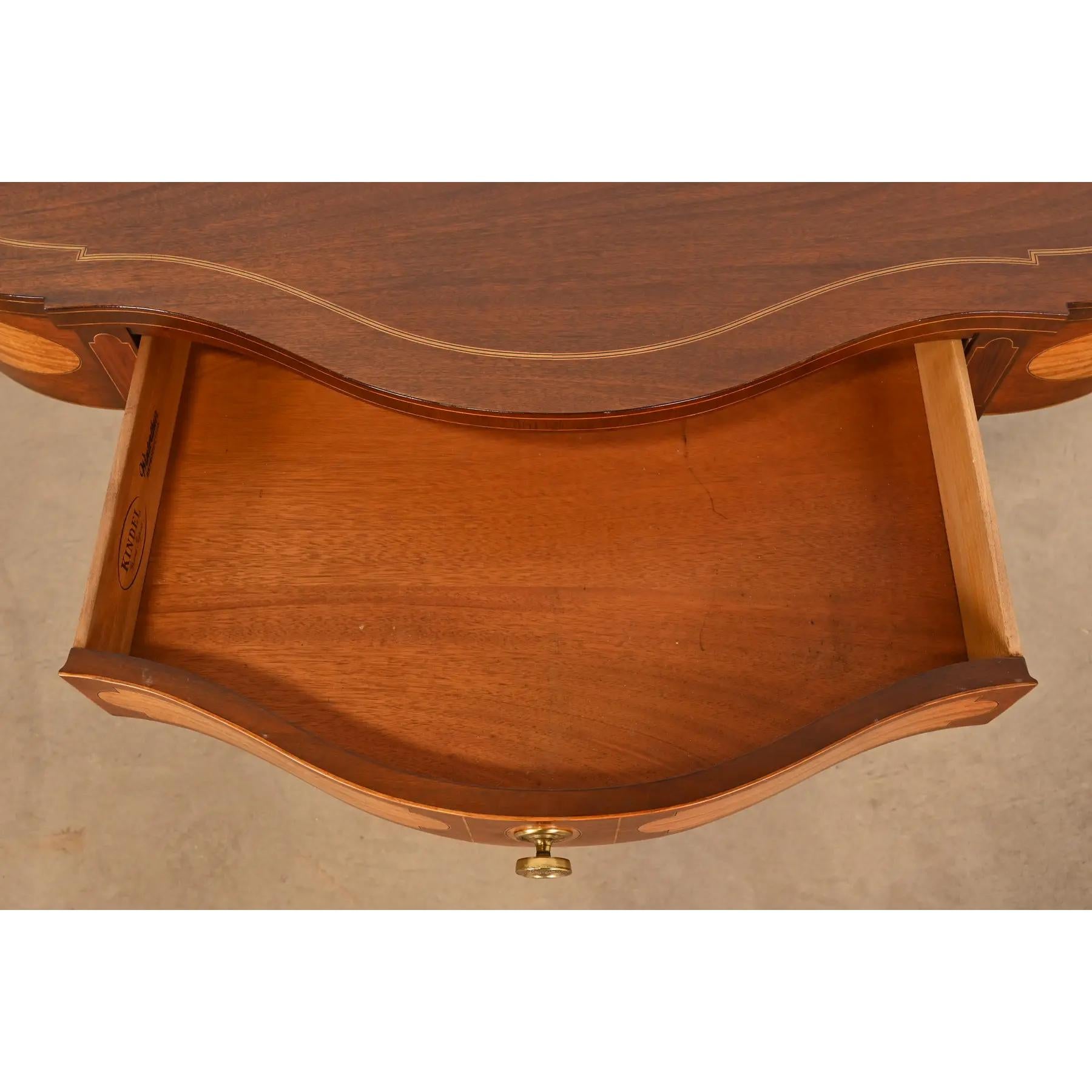 Kindel Furniture Federal Konsolentisch aus Mahagoni und Seidenholz mit Intarsien aus Mahagoni im Angebot 1