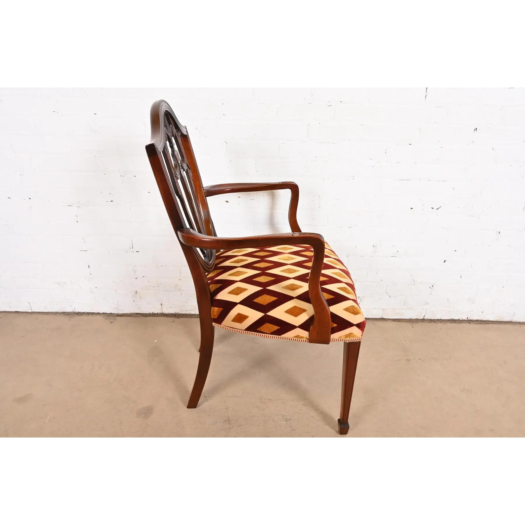 Kindel Furniture Federal Mahagoni Schild zurück Esszimmerstühle, Satz von acht im Angebot 4