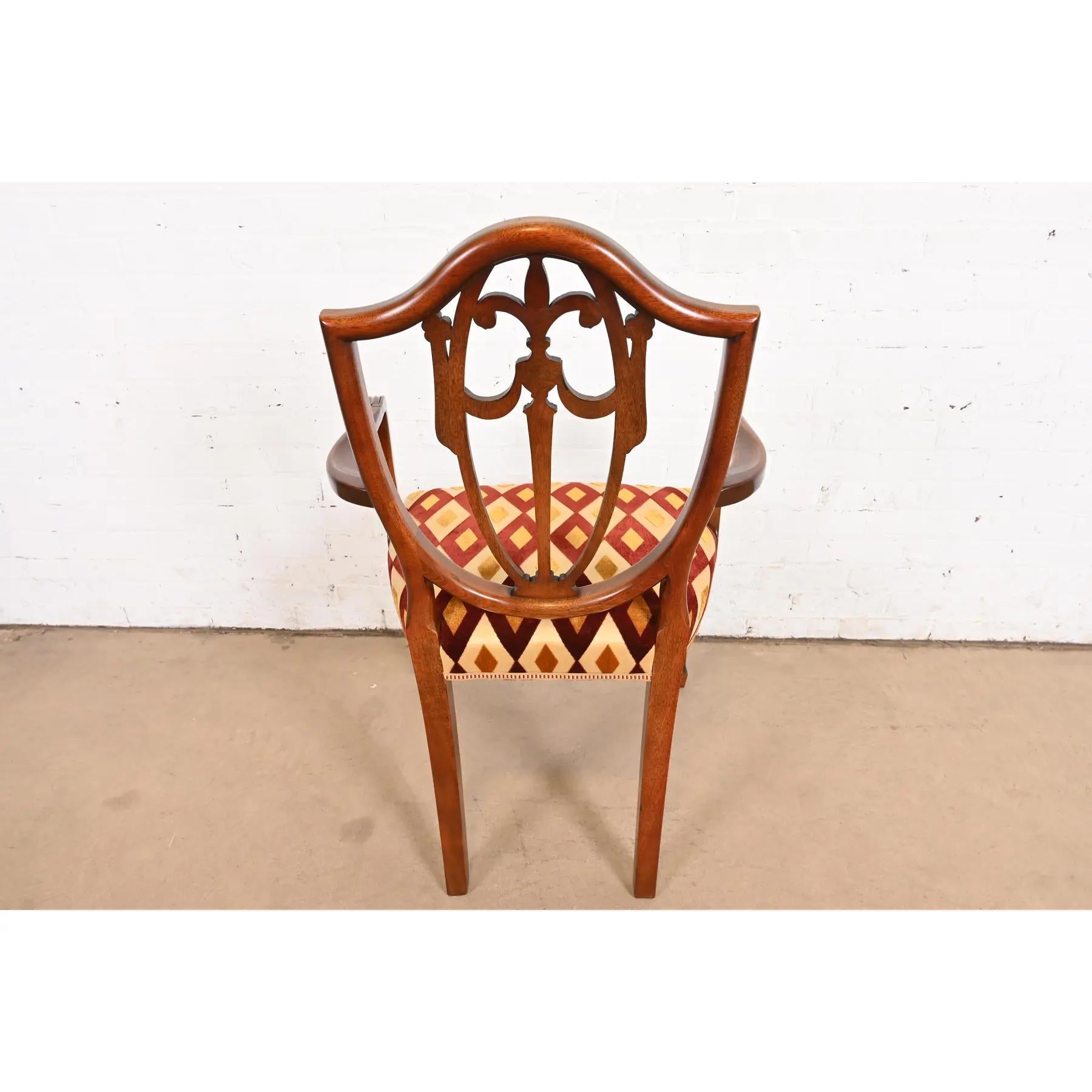 Kindel Furniture Federal Mahagoni Schild zurück Esszimmerstühle, Satz von acht im Angebot 5