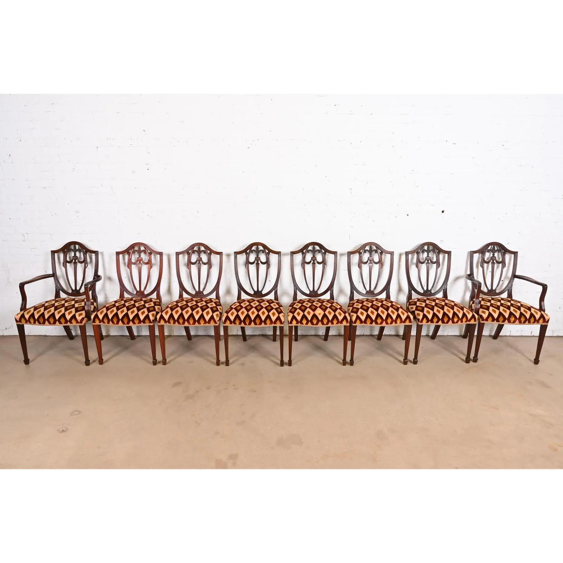 Kindel Furniture Federal Mahagoni Schild zurück Esszimmerstühle, Satz von acht im Zustand „Gut“ im Angebot in South Bend, IN