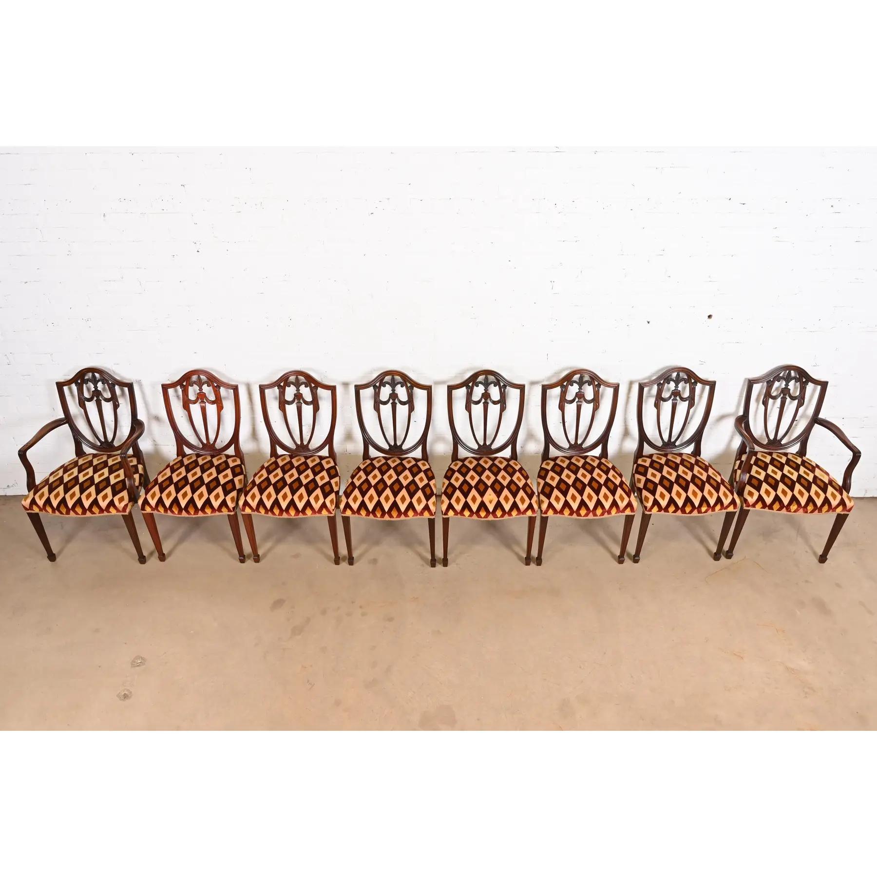 Kindel Furniture Federal Mahagoni Schild zurück Esszimmerstühle, Satz von acht (Polster) im Angebot