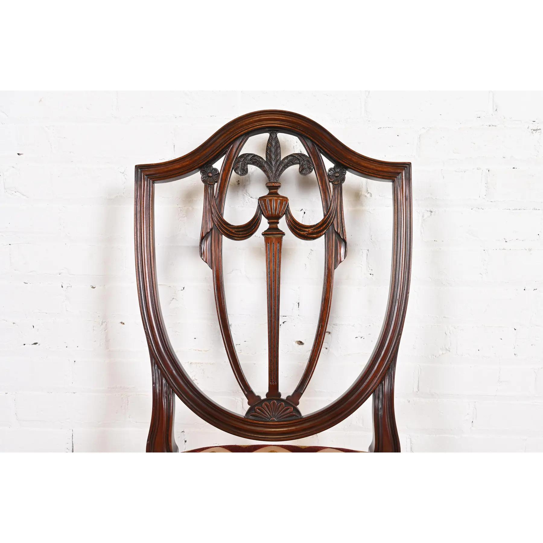 Kindel Furniture Federal Mahagoni Schild zurück Esszimmerstühle, Satz von acht im Angebot 2