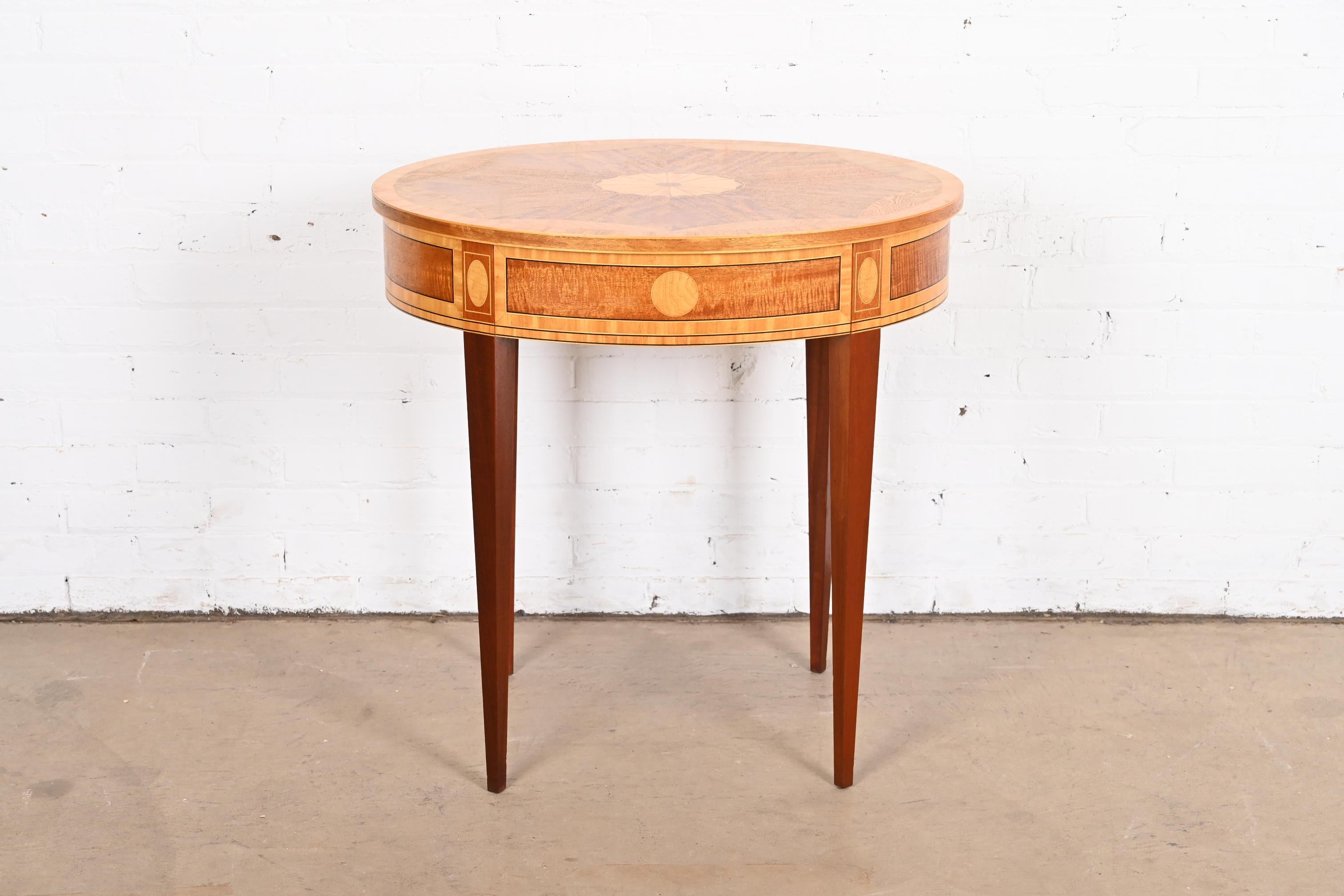 A gorgeous Federal style occasional side table or tea table

By Kindel Furniture

USA, Late 20th Century

Satinwood and mahogany, with inlaid marquetry.

Measures: 29