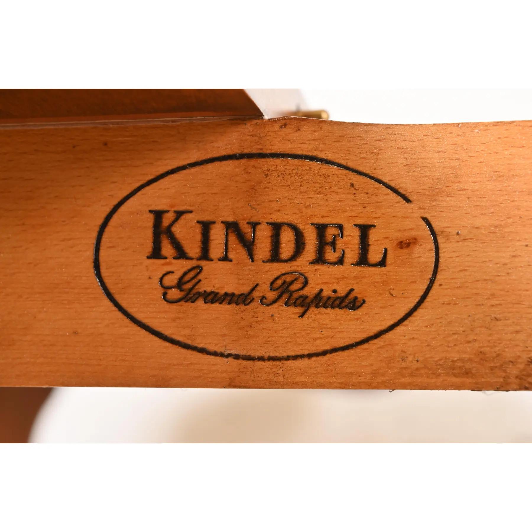 Kindel Furniture Tavolo da pranzo provinciale Luigi XV in legno di ciliegio, rifinito in vendita 6