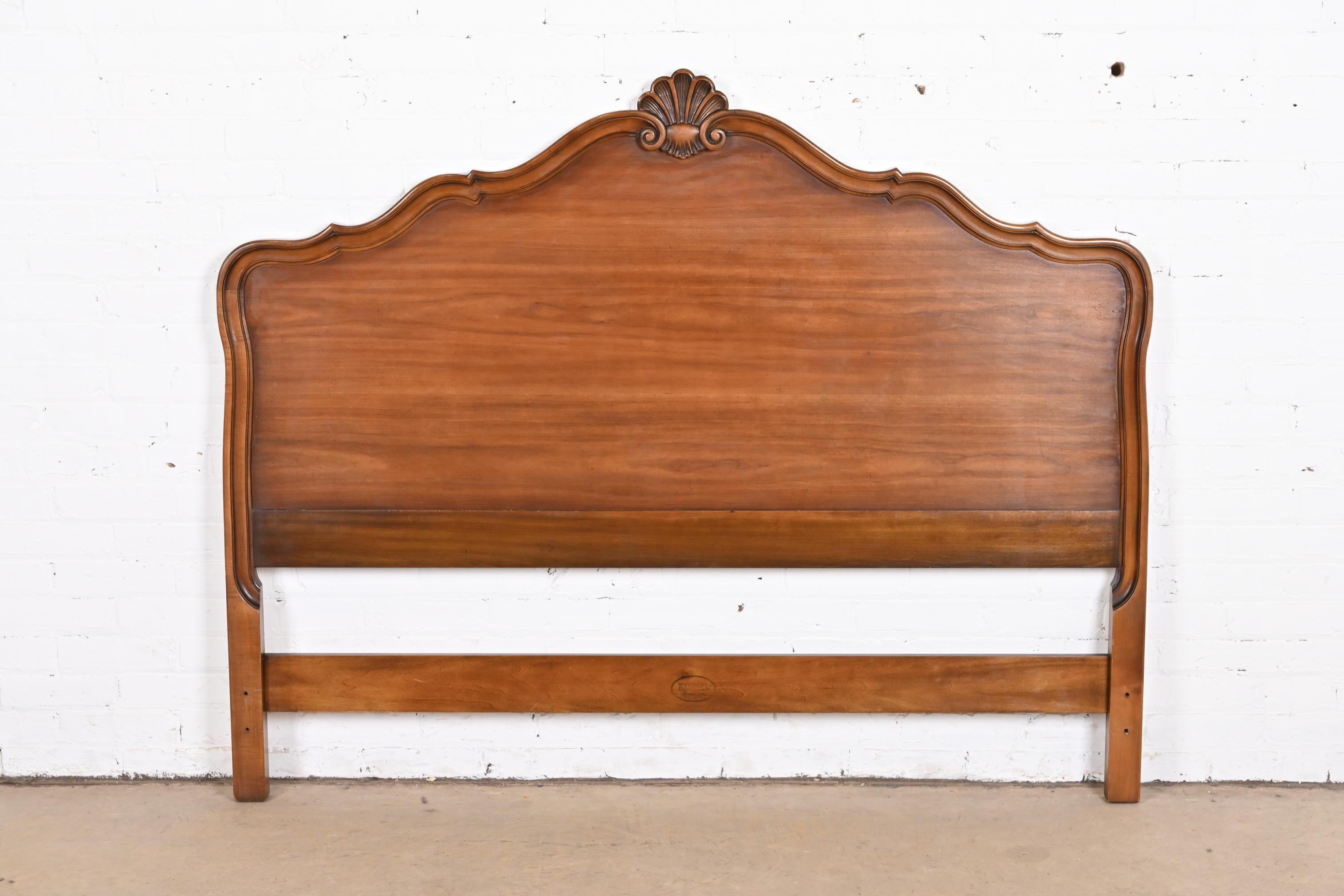 A gorgeous French Provincial Louis XV style carved cherry wood queen Size headboard

By Kindel Furniture

USA, circa 1980s

Measures: 61.25