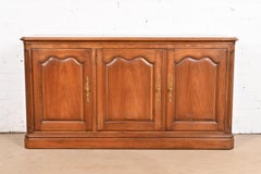 Kindel Furniture Französische Provence Louis XV Kirschbaumholz Sideboard oder Barschrank