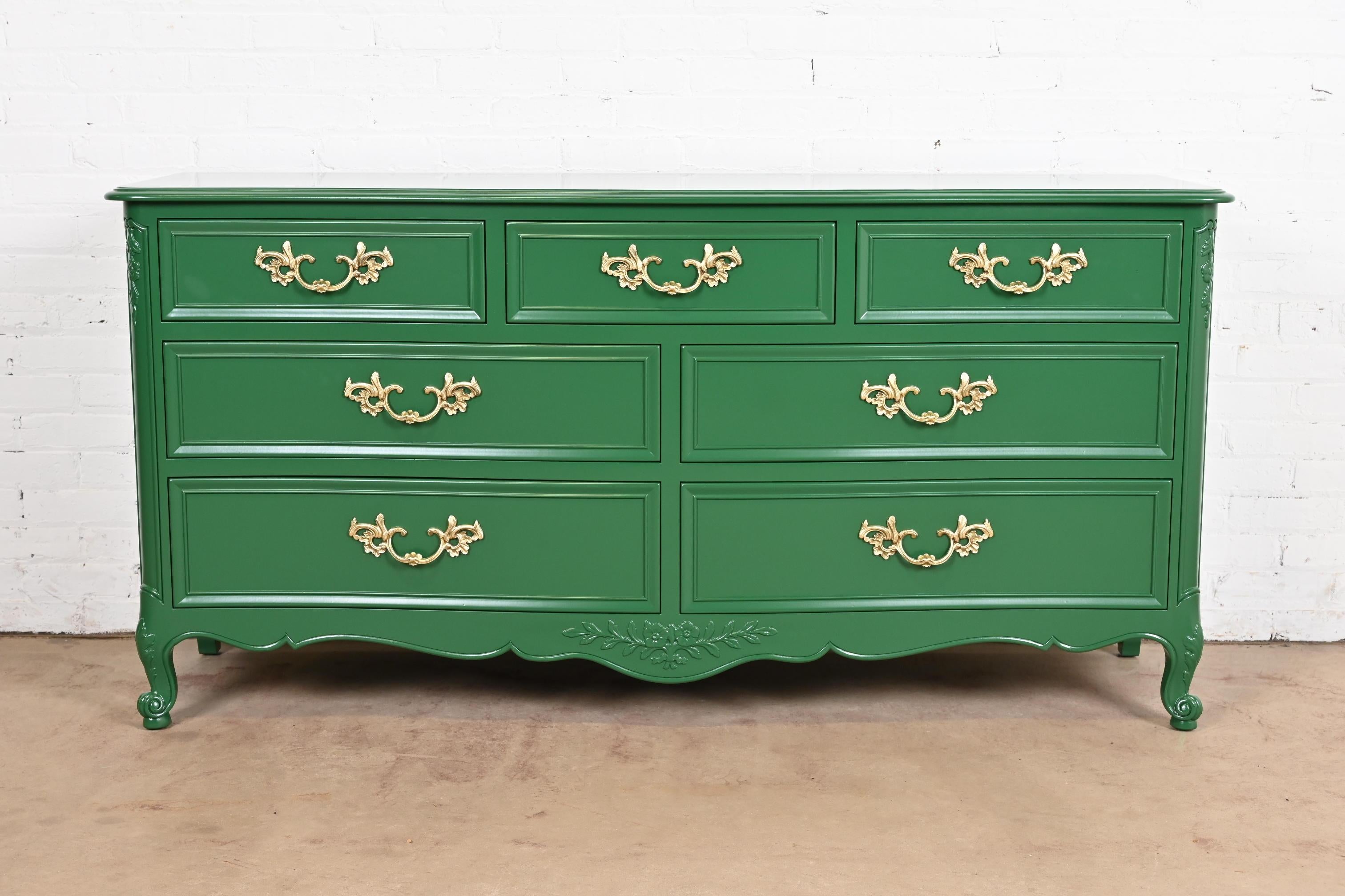 An exceptional French Provincial Louis XV style seven-drawer dresser or chest of drawers

By Kindel Furniture

USA, Circa 1960s

Green lacquered solid cherry wood, with original brass hardware.

Measures: 66