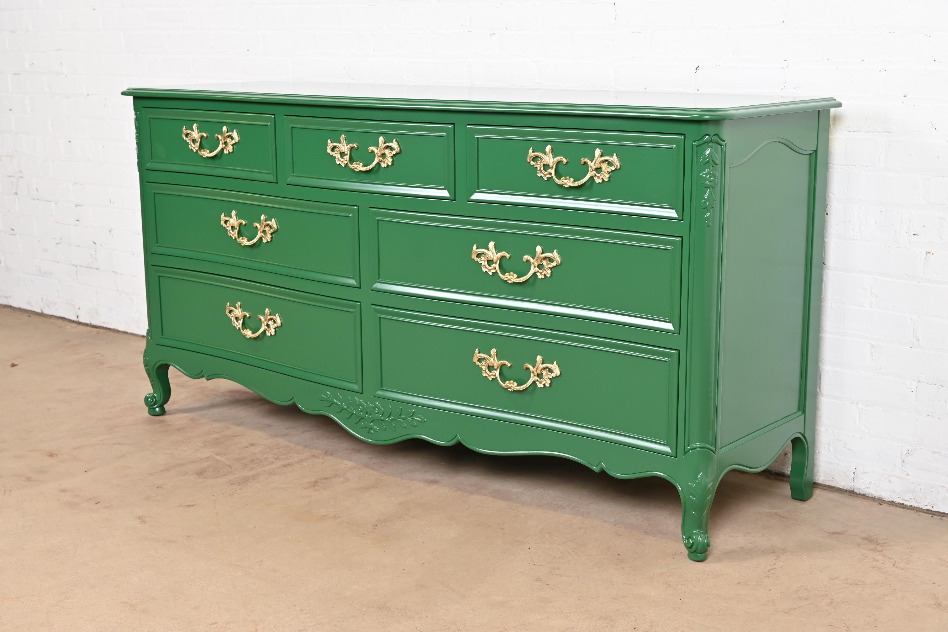 Kindel Furniture French Provincial Louis XV Green Lacquered Dresser, Refinished In Good Condition For Sale In South Bend, IN