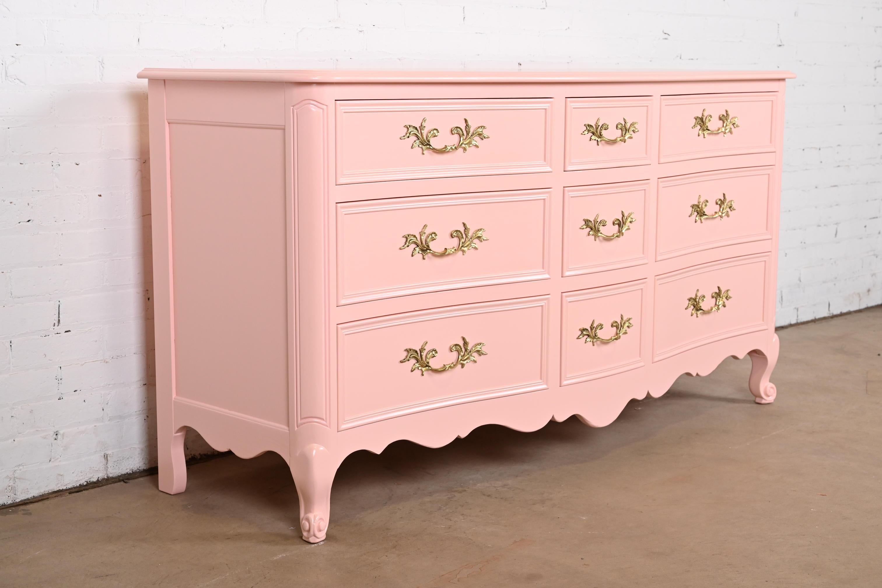 Kindel Furniture French Provincial Louis XV Pink Lacquered Dresser, Refinished In Good Condition For Sale In South Bend, IN