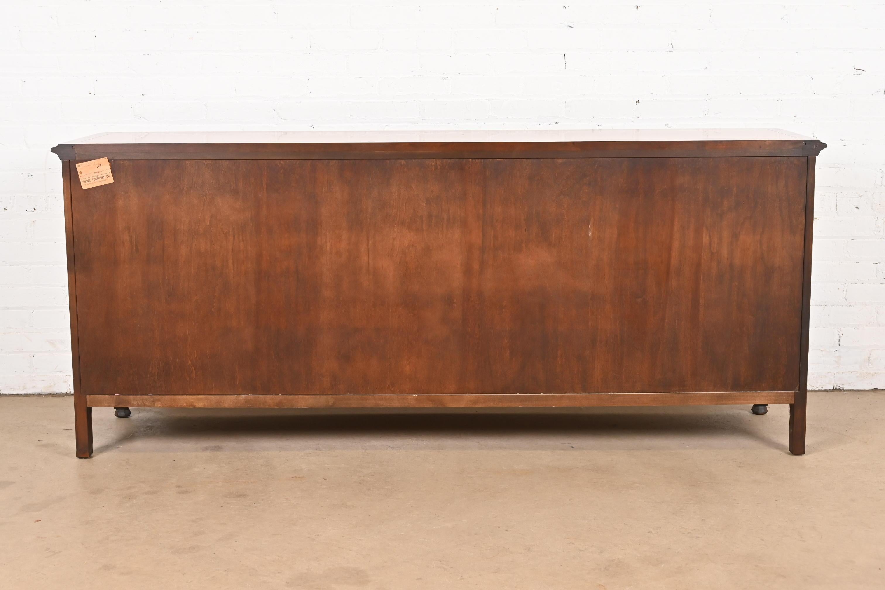 Kindel Furniture Credenza provinciale francese Luigi XV in legno massiccio di ciliegio in vendita 4