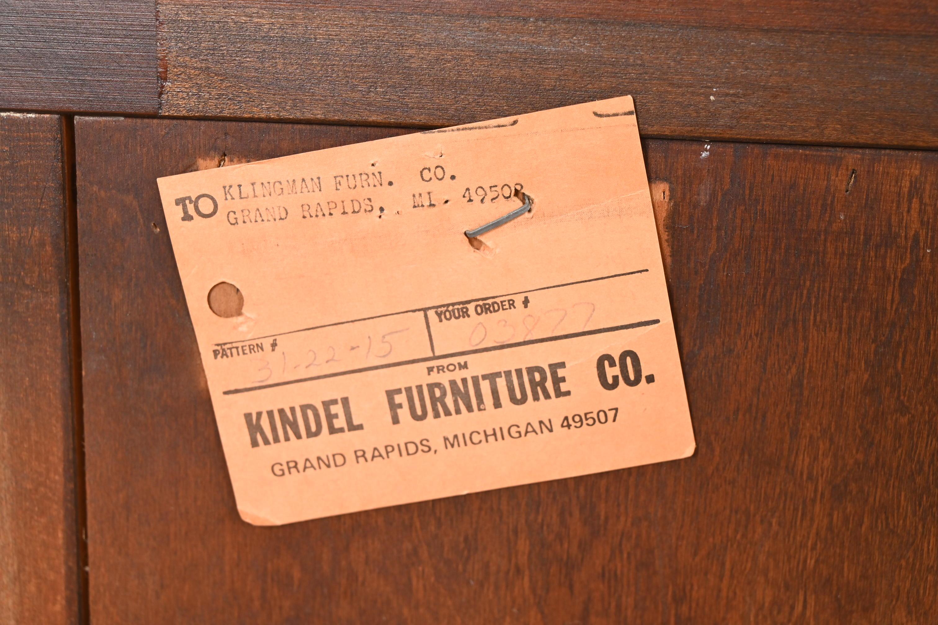 Kindel Furniture Credenza provinciale francese Luigi XV in legno massiccio di ciliegio in vendita 5