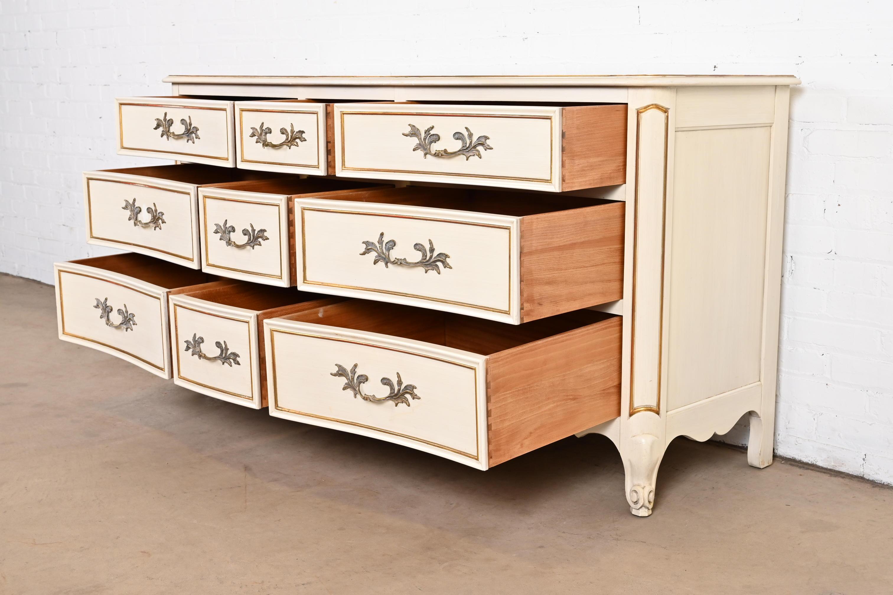 Kindel Furniture French Provincial Louis XV Triple Dresser, circa 1960s For Sale 1