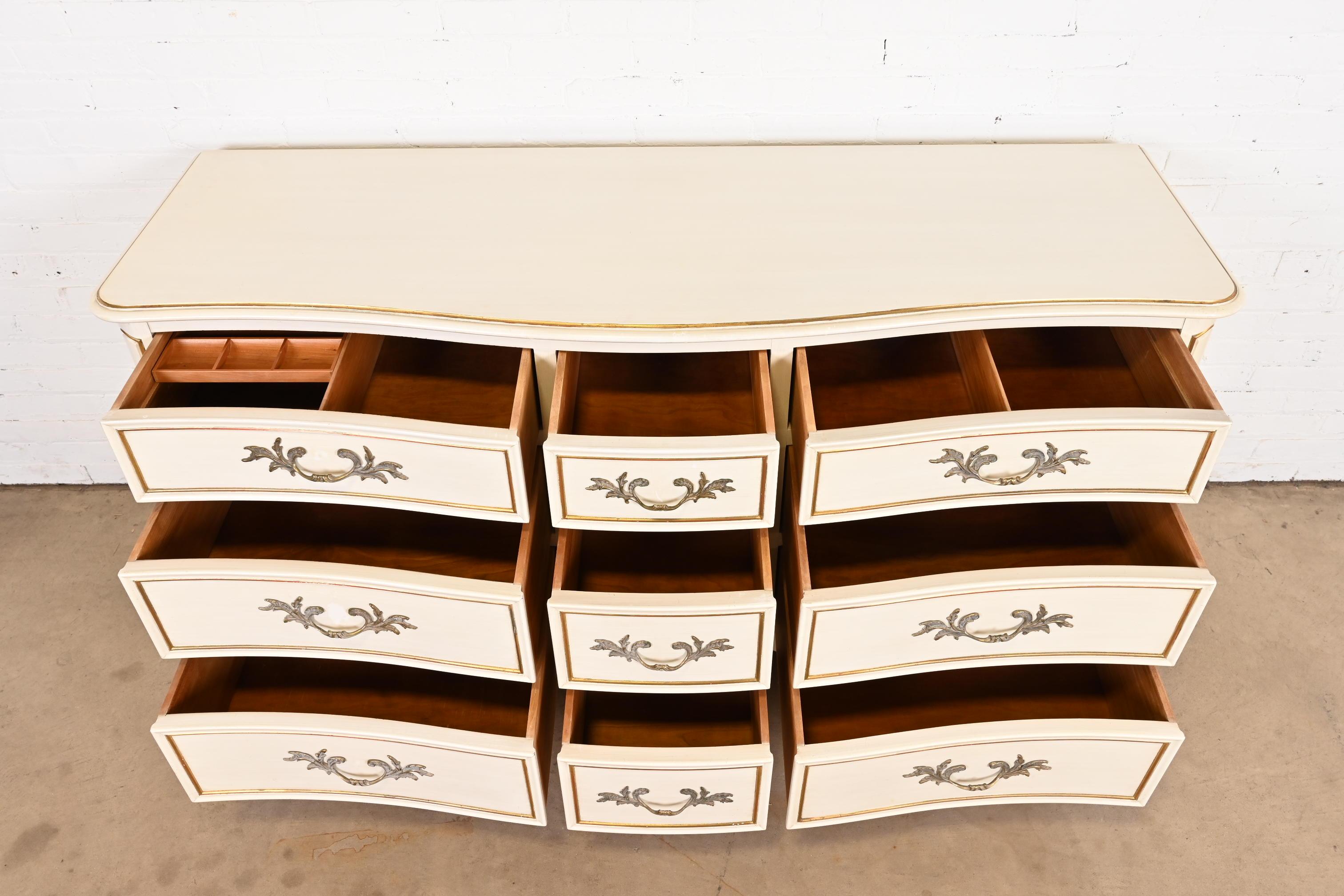 Kindel Furniture French Provincial Louis XV Triple Dresser, circa 1960s For Sale 2