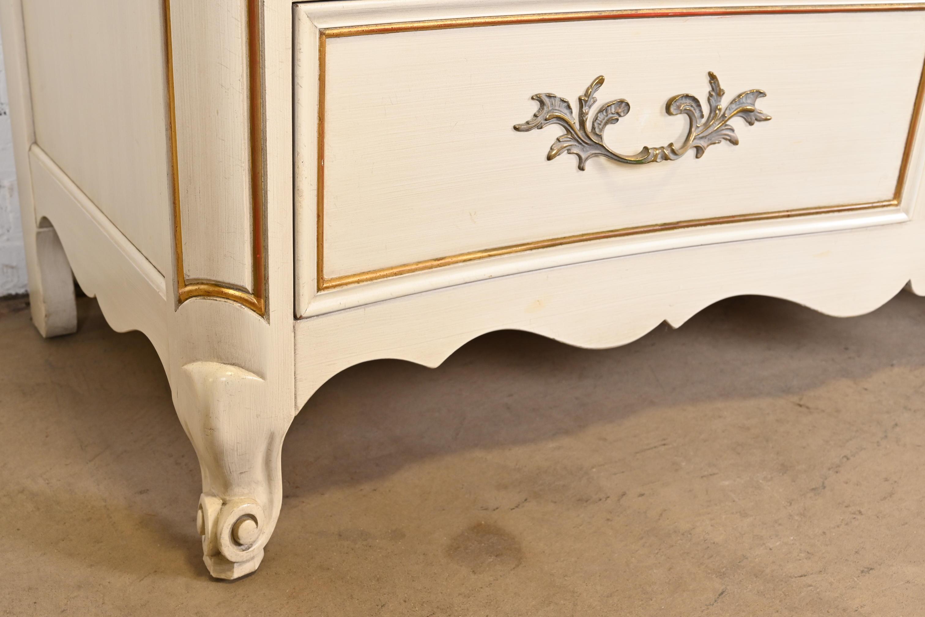 Kindel Furniture French Provincial Louis XV Triple Dresser, circa 1960s For Sale 7