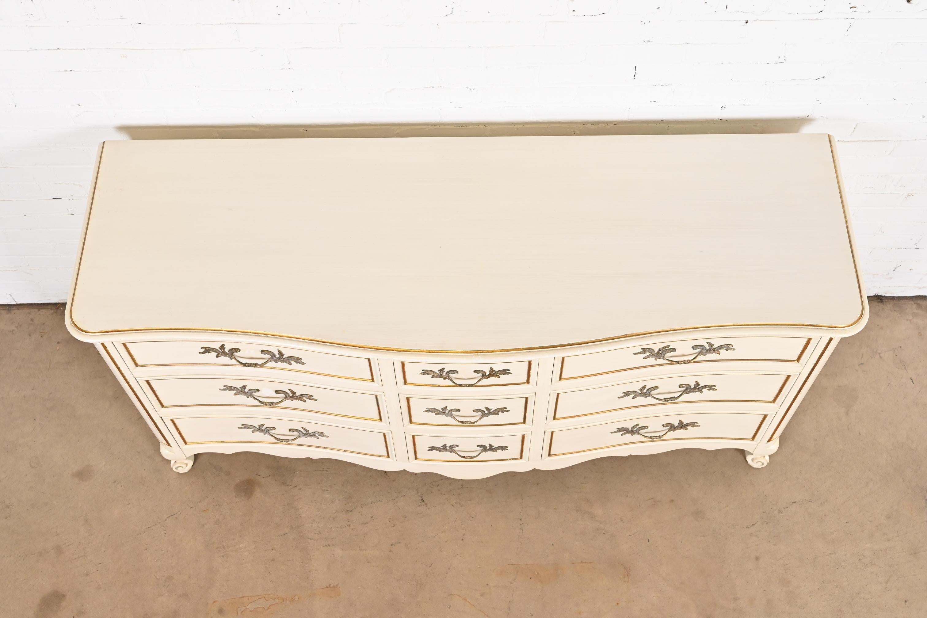 Kindel Furniture French Provincial Louis XV Triple Dresser, circa 1960s For Sale 9