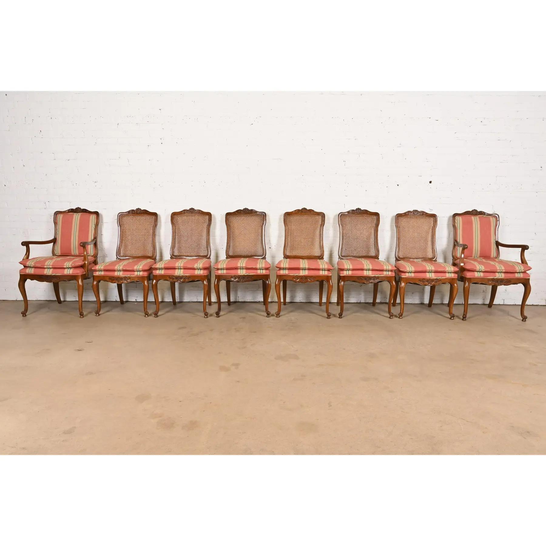 Kindel Furniture Chaises d'appoint Louis XV en noyer et dossier Cane en vente 5