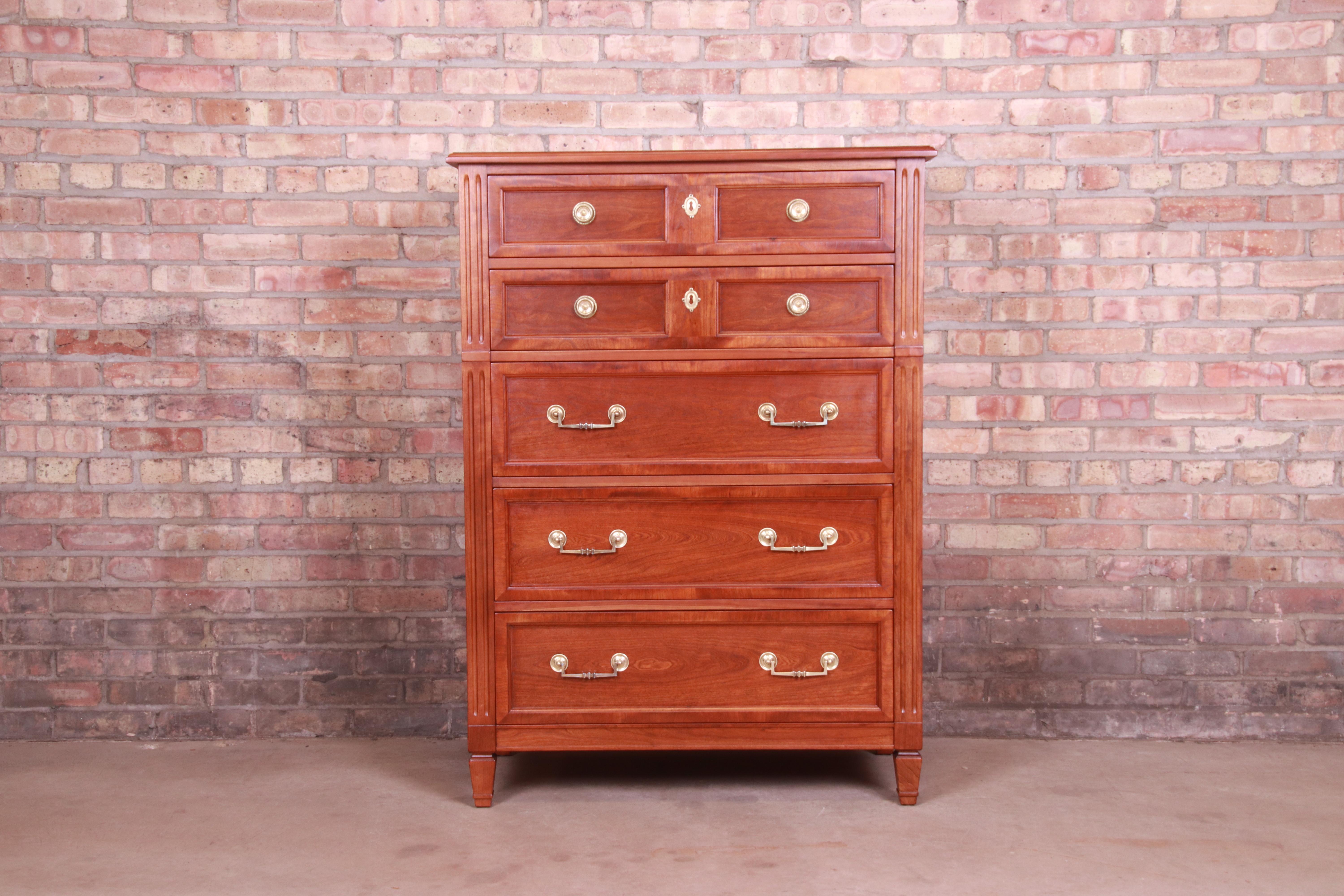 An exceptional French Regency style chest of drawers or highboy dresser

By Kindel Furniture

USA, Circa 1980s

Cherry wood, with original brass hardware.

Measures: 35.25