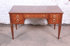 Bureau en merisier de style Régence française:: nouvellement restauré:: Kindel Furniture