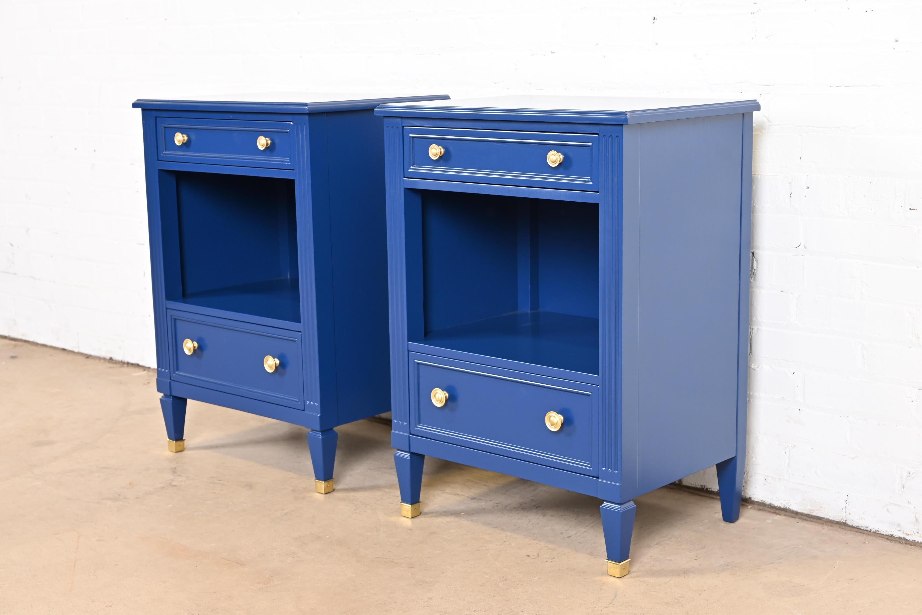 A gorgeous pair of mid-century French Regency Louis XVI style nightstands

By Kindel Furniture

USA, Circa 1960s

Blue lacquered solid cherry wood, with original brass hardware and brass-capped feet.

Measures: 21