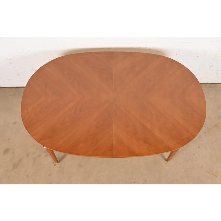 Kindel Furniture table de salle à manger Régence française en cerisier de style Louis XVI, revernie en vente 4