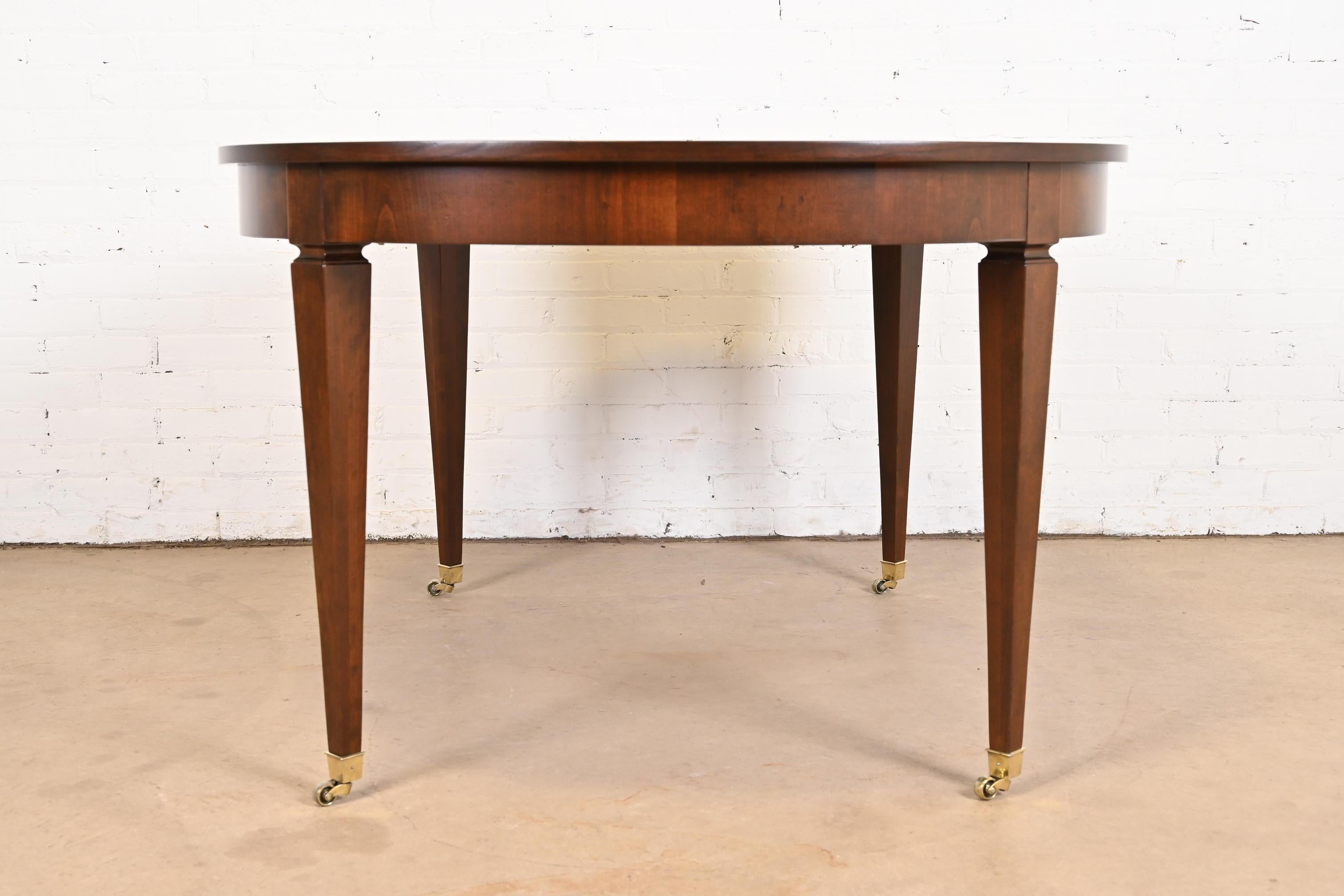 Kindel Furniture table de salle à manger Régence française en cerisier de style Louis XVI, revernie 5