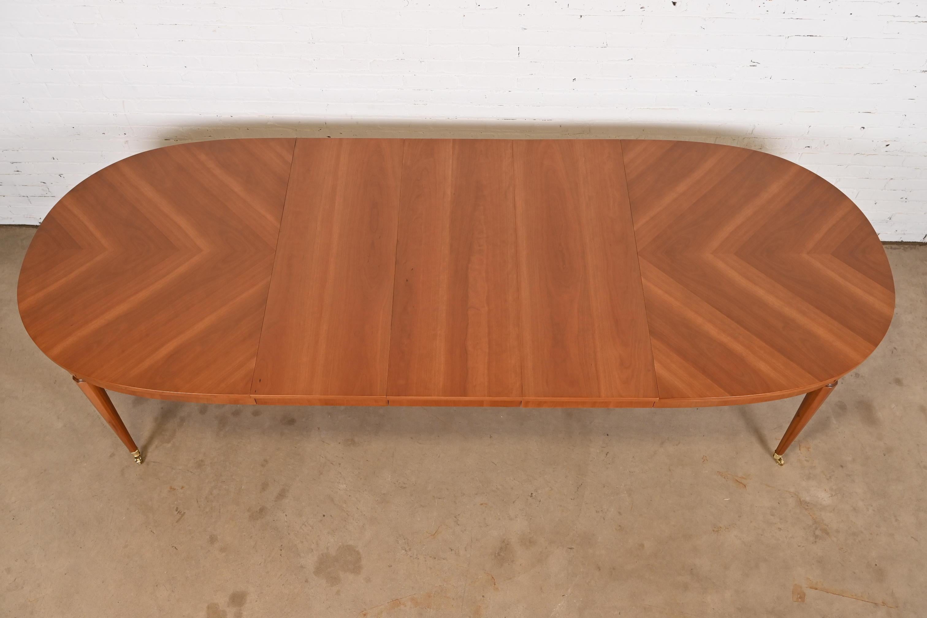 Kindel Furniture Regencia Francesa Luis XVI Mesa de comedor extensible de madera de cerezo en Bueno estado para la venta en South Bend, IN