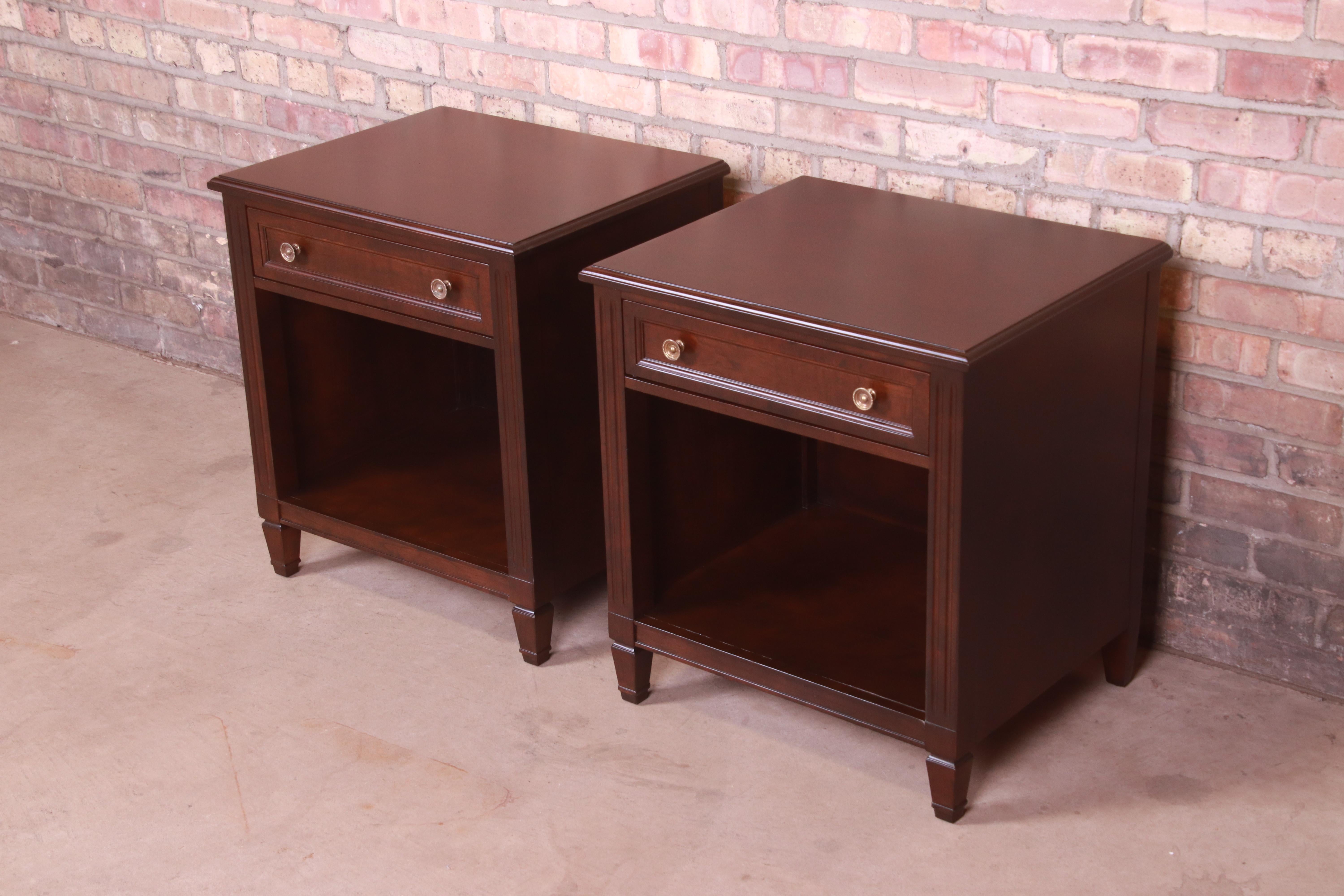 A gorgeous pair of French Regency Louis XVI style end tables or bedside tables

By Kindel Furniture

USA, Circa 1980s

Carved cherry wood, with original brass hardware.

Measures: 22