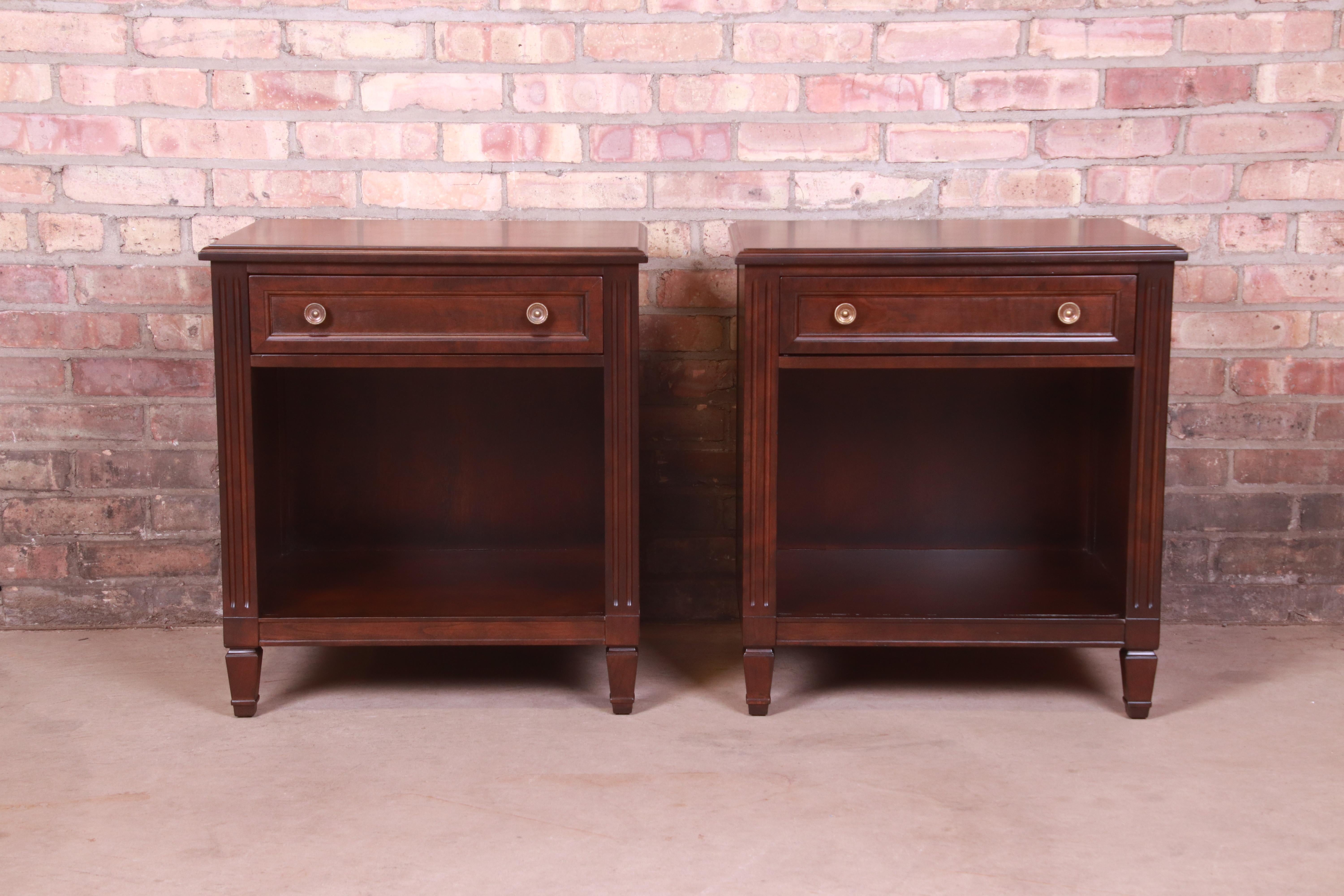 Kindel Furniture French Regency Louis XVI Cherry Wood Nightstands, Refinished In Good Condition In South Bend, IN