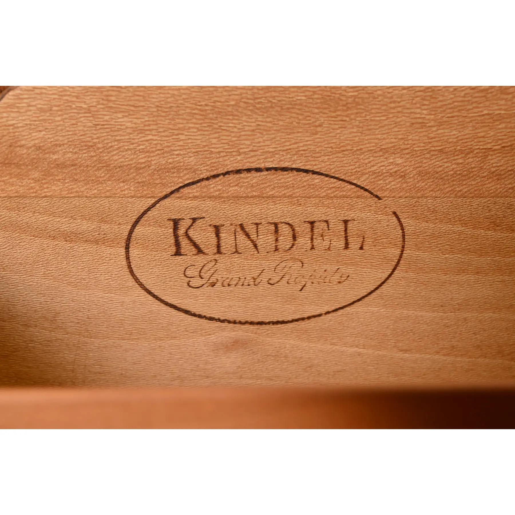 Kindel Furniture Französisches Regency Louis XVI Kirschbaumholz Sideboard oder Barschrank im Angebot 1