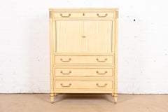 Kindel Furniture Französische Regency Louis XVI Creme lackierte Herrenkommode im Regency-Stil