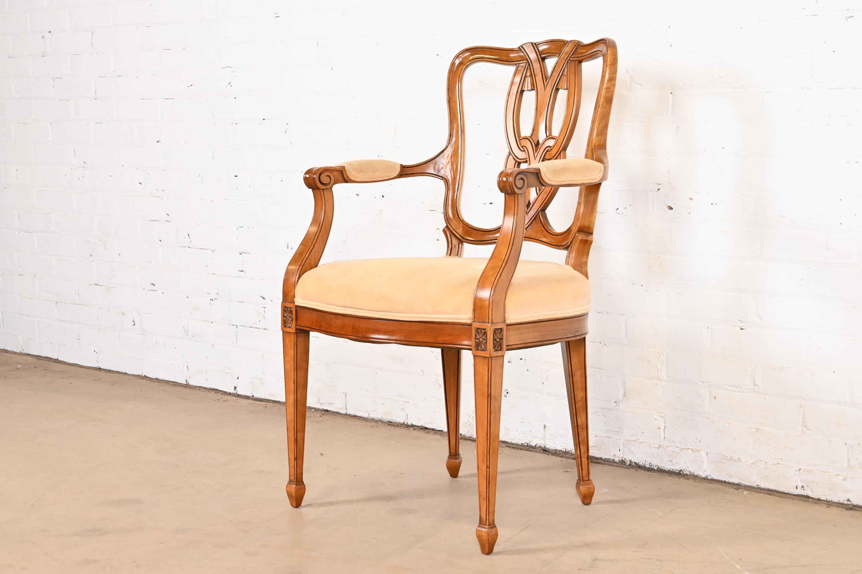 Kindel Furniture ensemble de six chaises de salle à manger Régence française Louis XVI en bois fruitier en vente 8