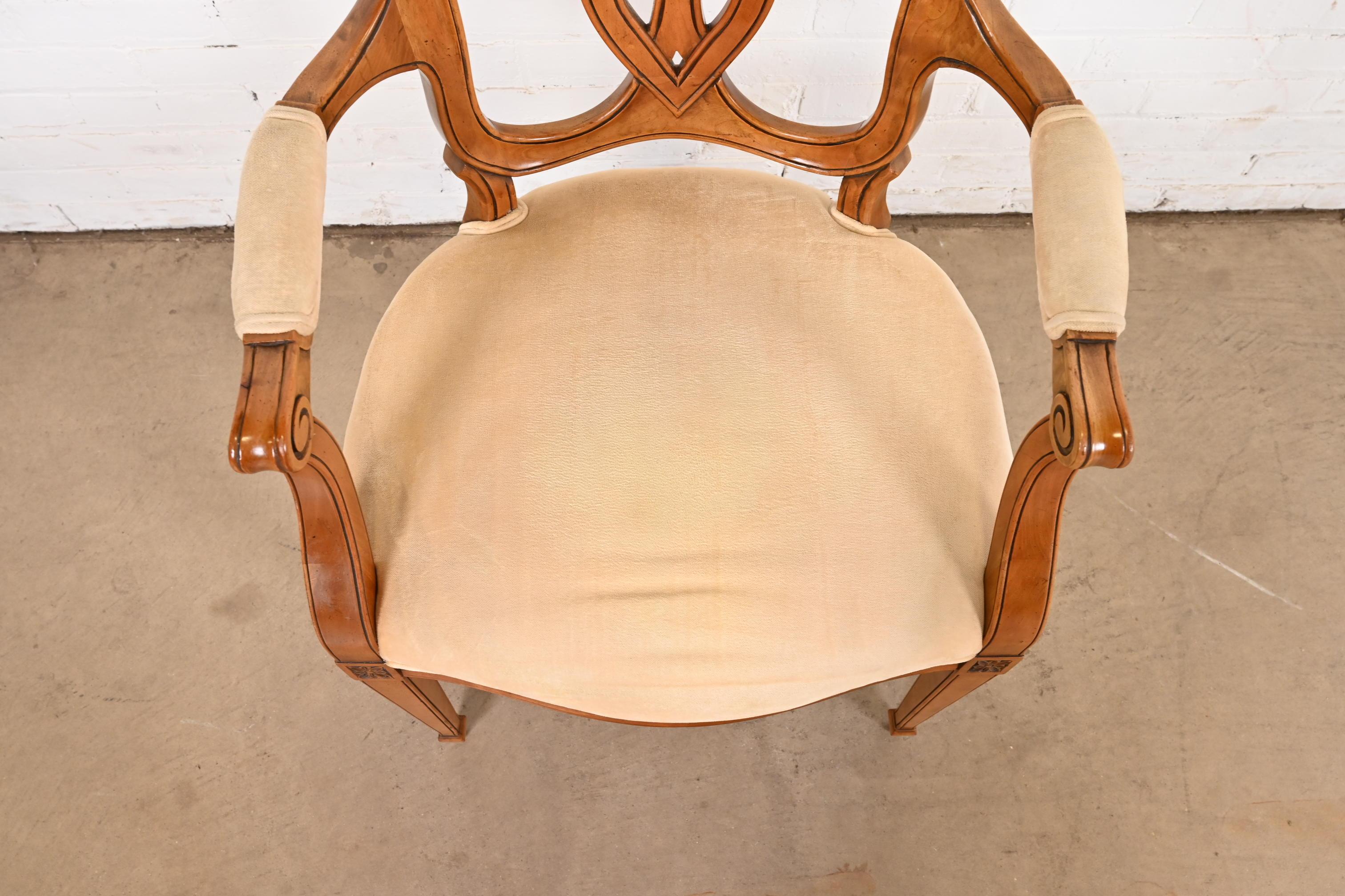 Kindel Furniture ensemble de six chaises de salle à manger Régence française Louis XVI en bois fruitier en vente 9