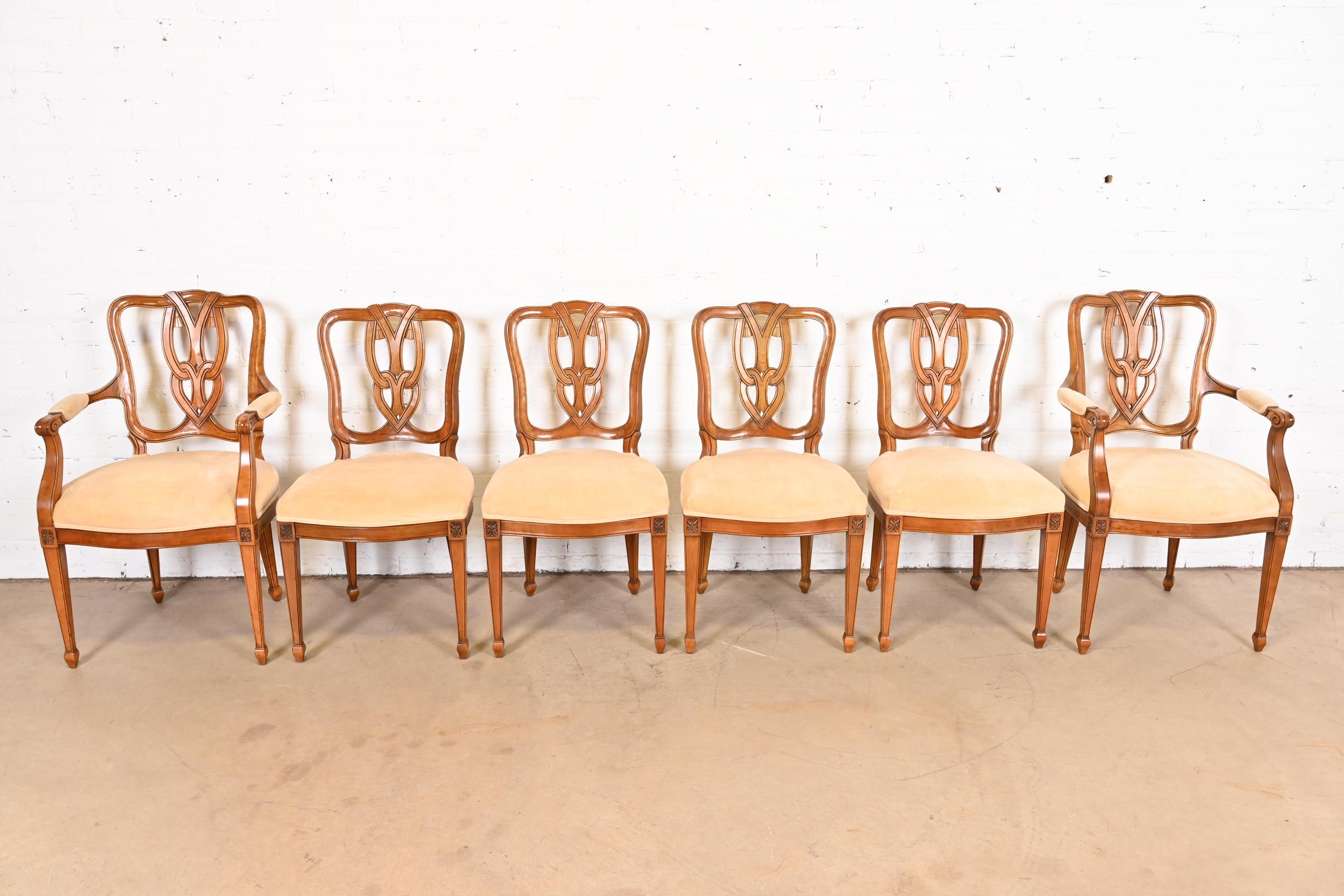 Superbe ensemble de six chaises de salle à manger de style Régence française Louis XVI 