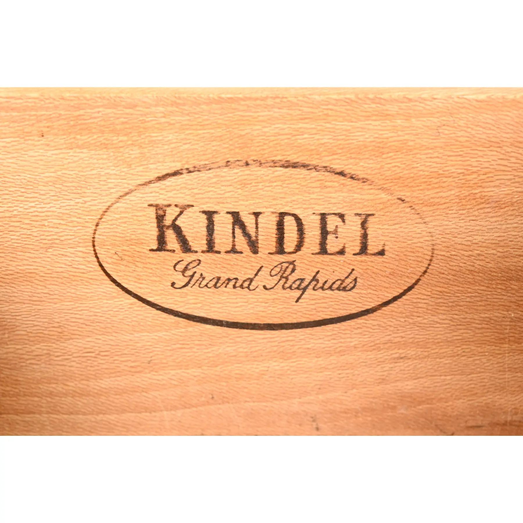 Kindel Furniture Tavolino da toeletta francese Regency Luigi XVI in legno di cirmolo in vendita 3