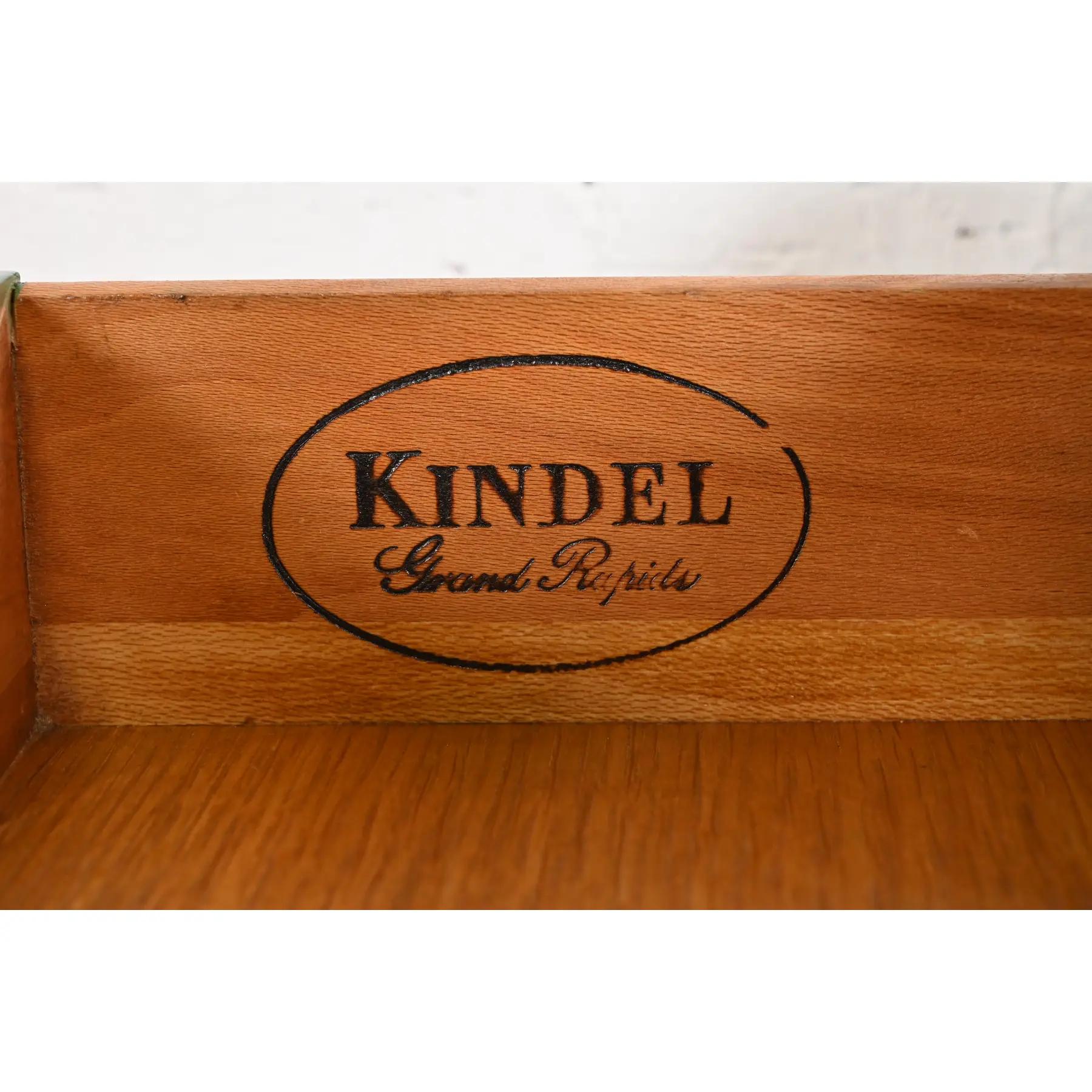 Kindel Furniture French Regency Louis XVI Lacquered Nightstands, Refinished For Sale 3