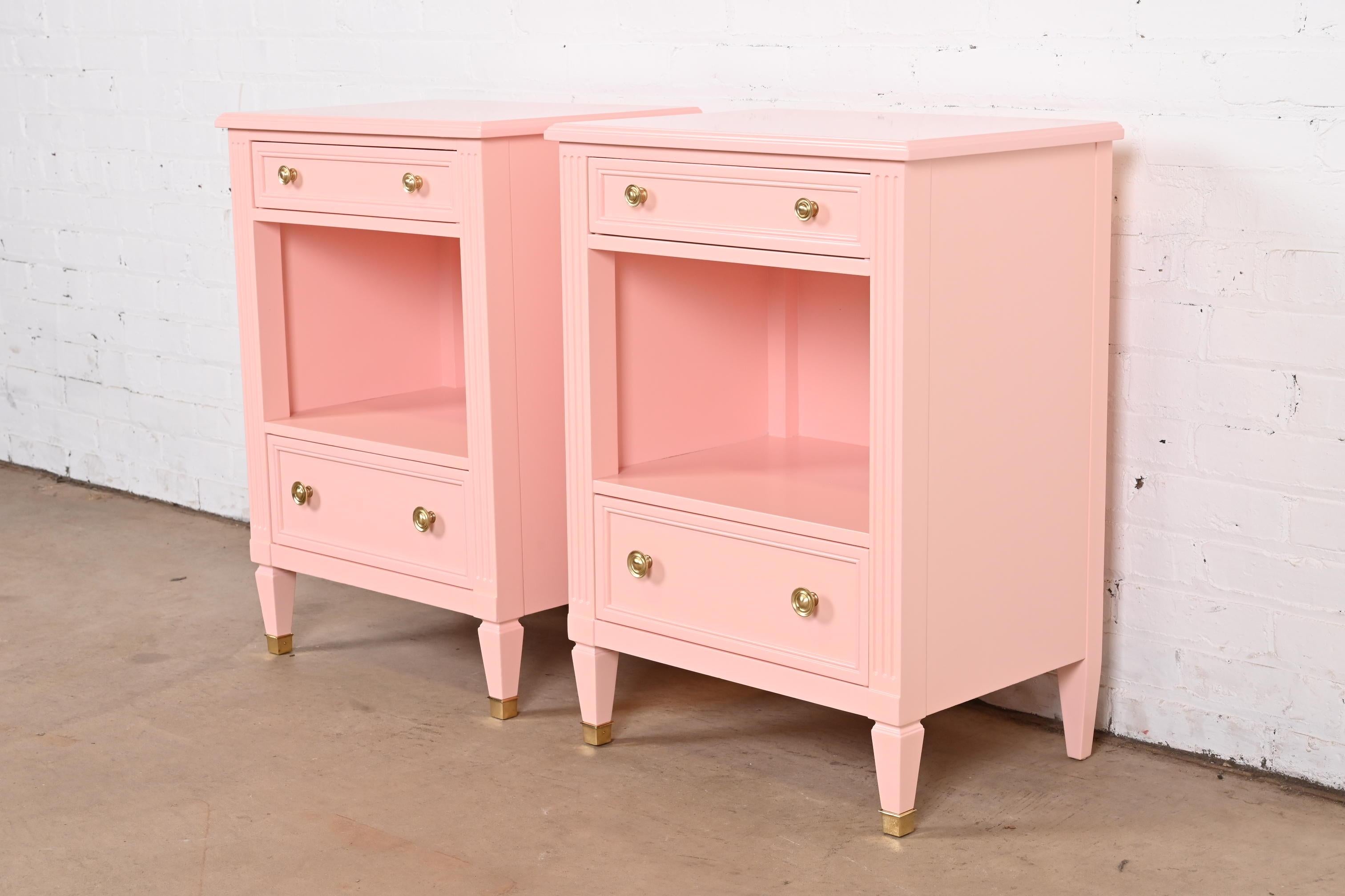 A gorgeous pair of French Regency Louis XVI style bedside tables

By Kindel Furniture

USA, 1960s

Pink lacquered cherry wood, with original brass hardware.

Measures: 21