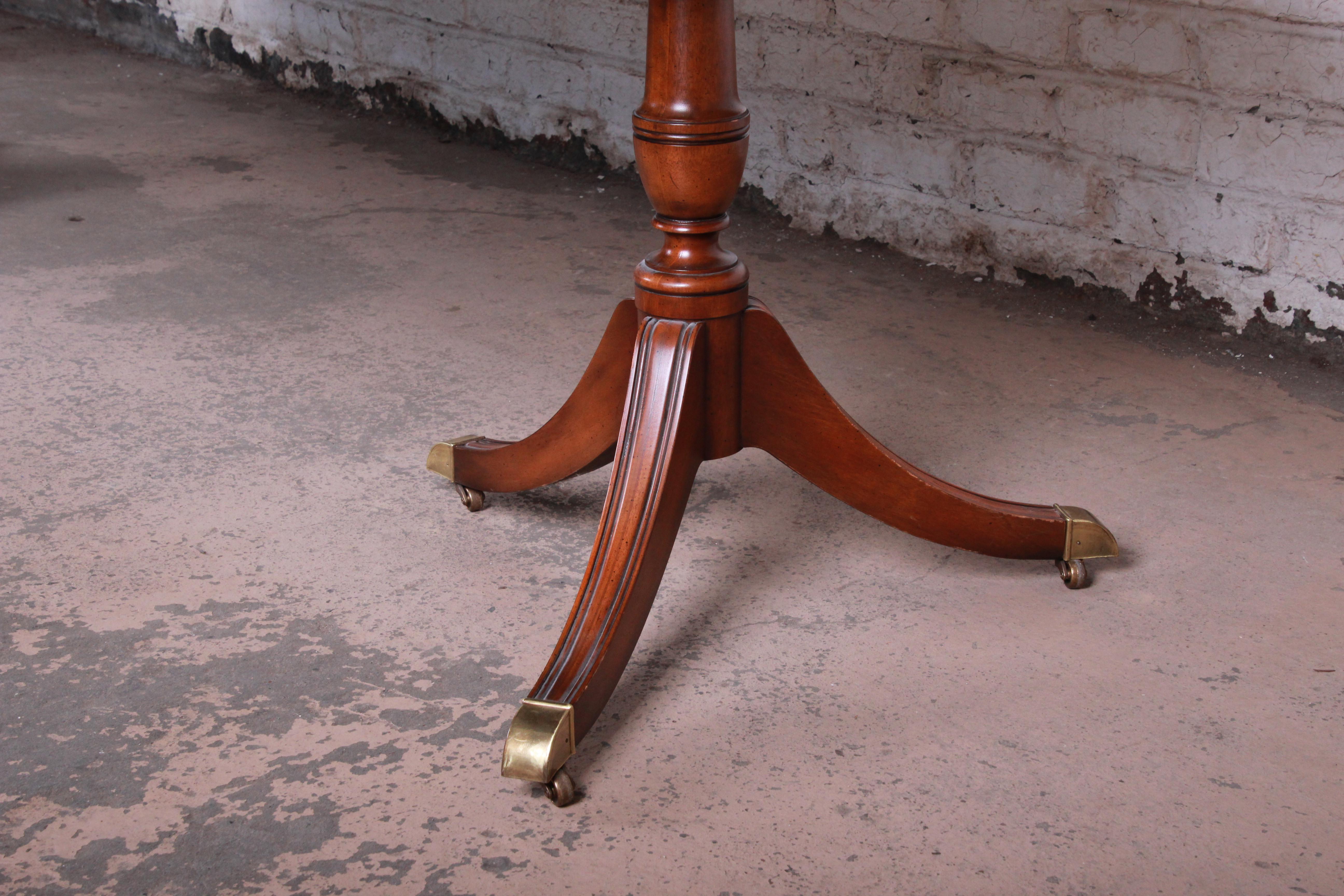 Late 20th Century Kindel Furniture Georgian Banded Mahogany Double Pedestal Extension Dining Table