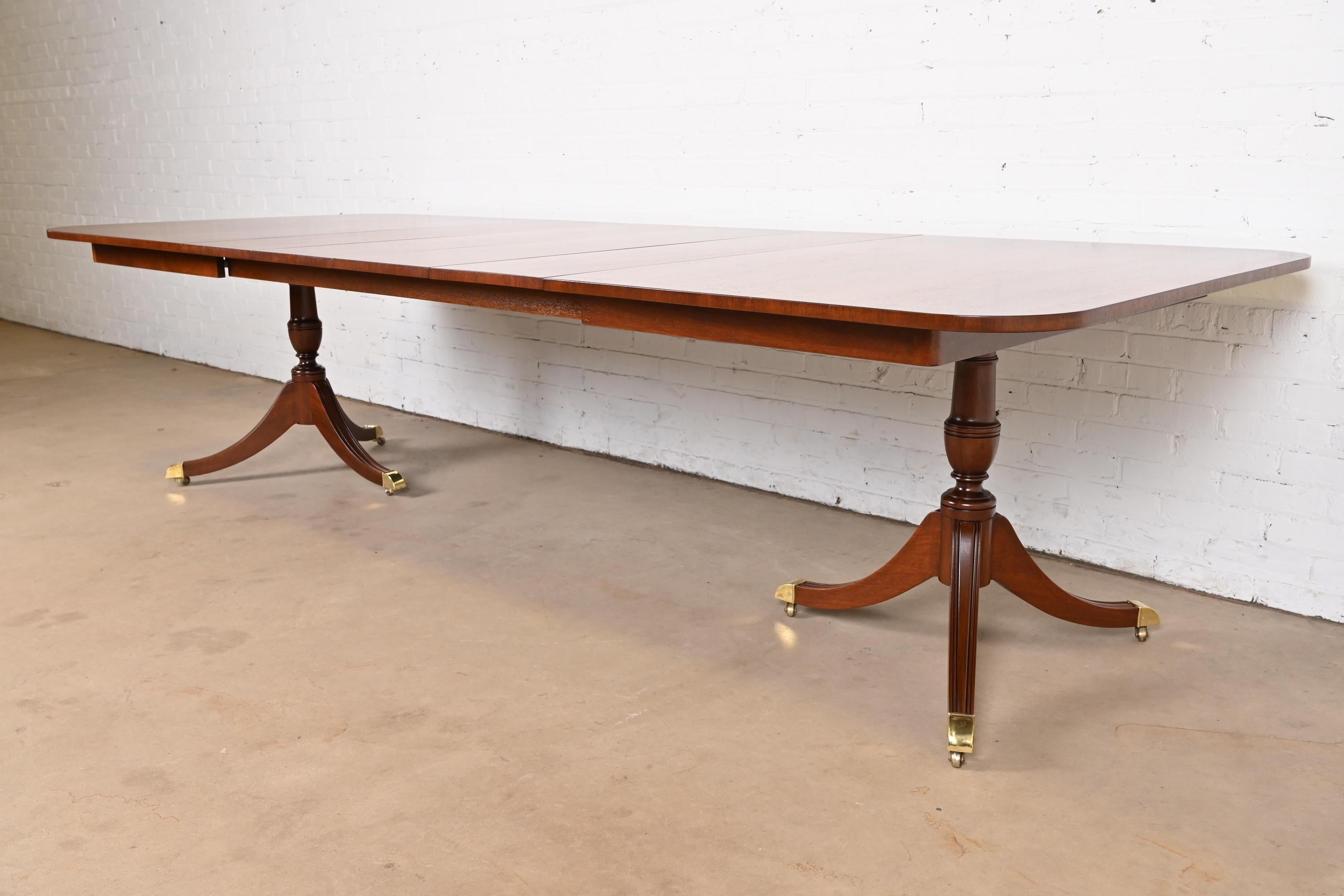 Late 20th Century Kindel Furniture Georgian Banded Mahogany Double Pedestal Extension Dining Table For Sale