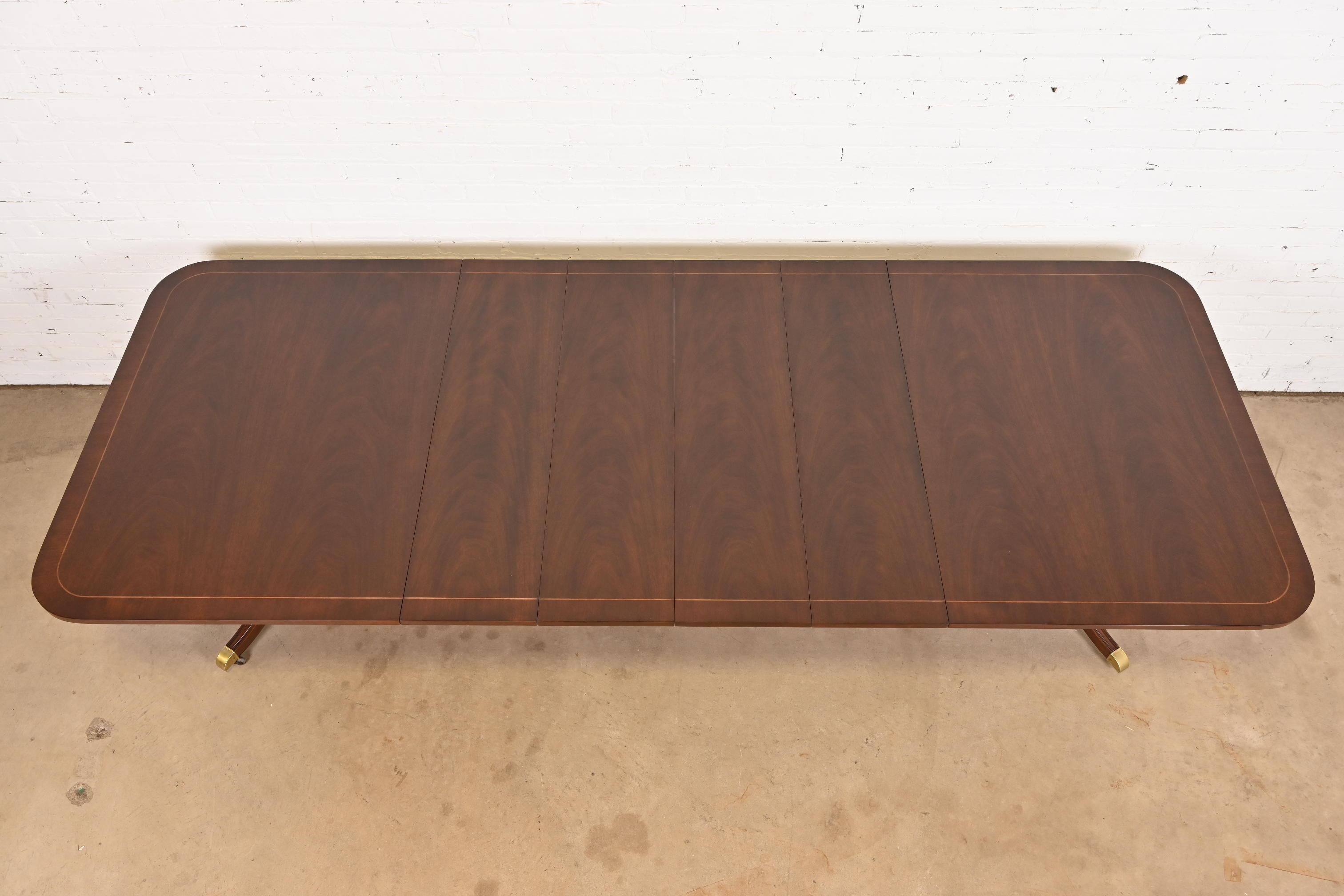 Late 20th Century Kindel Furniture Georgian Banded Mahogany Double Pedestal Extension Dining Table For Sale