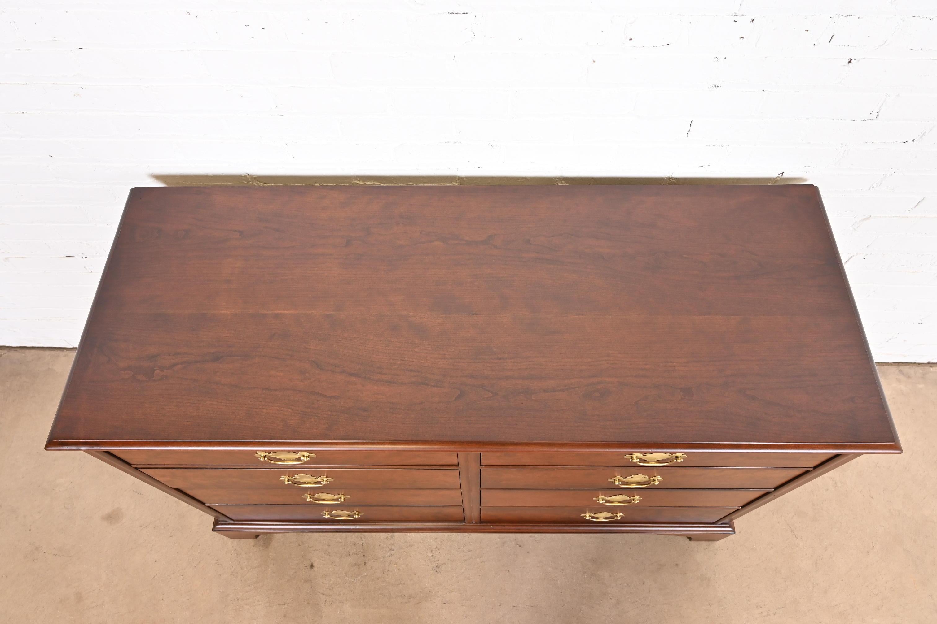 Kindel Furniture Georgian Carved Cherry Wood Eight-Drawer Dresser, Refinished For Sale 4