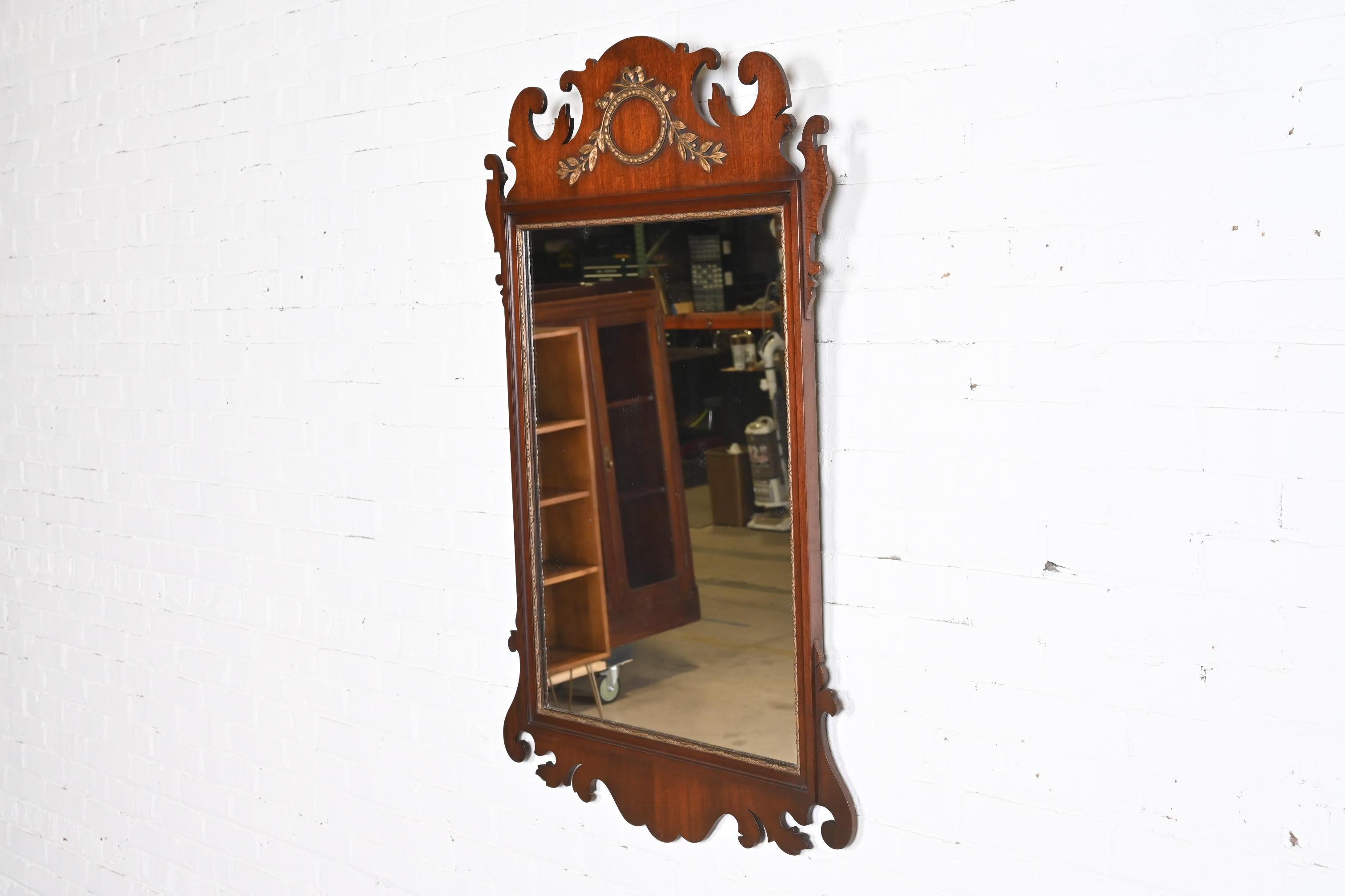 American Kindel Furniture Georgian Carved Mahogany and Gold Gilt Framed Wall Mirror For Sale