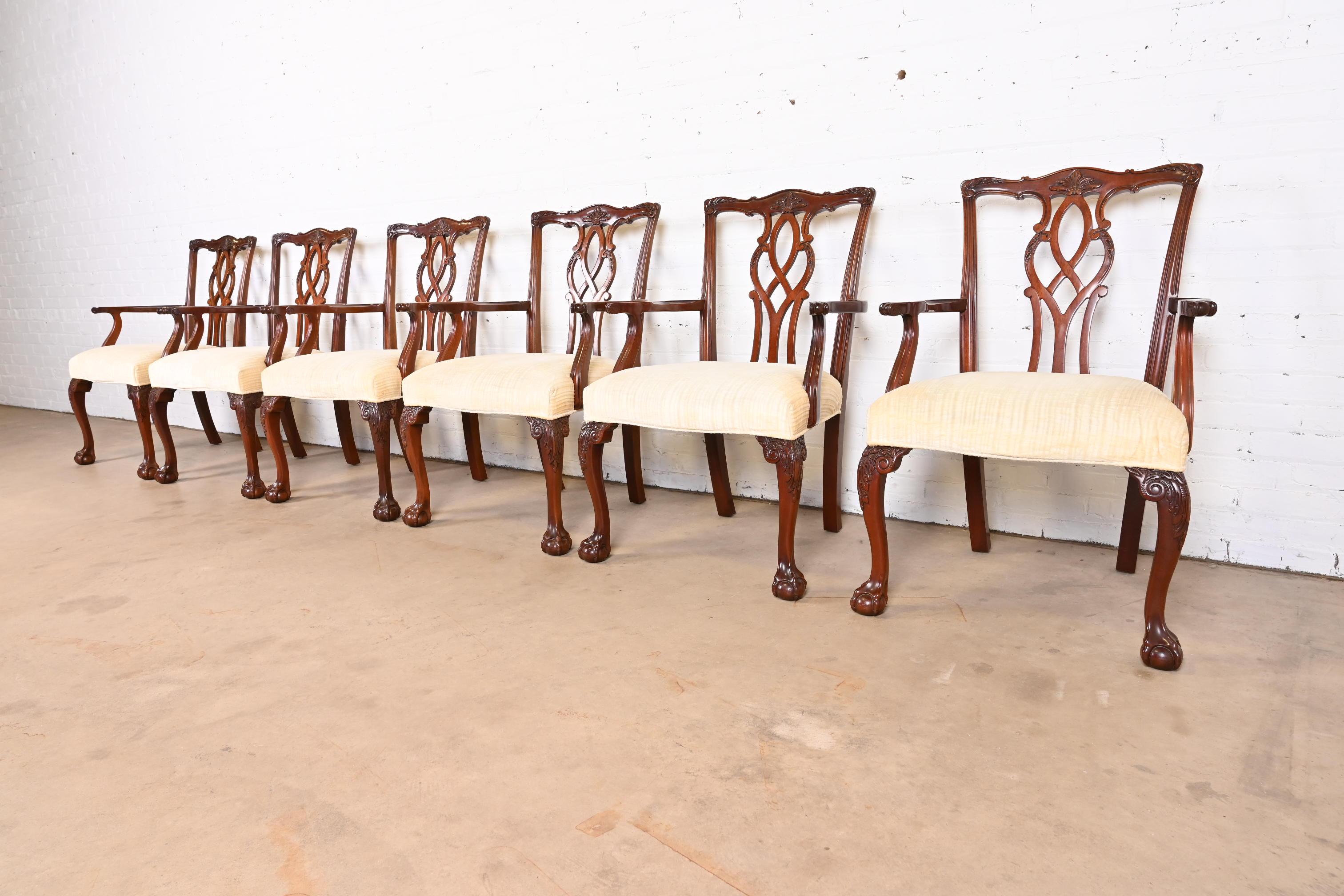 Kindel Furniture Georgian Carved Mahogany Dining Armchairs, Set of Six In Good Condition For Sale In South Bend, IN
