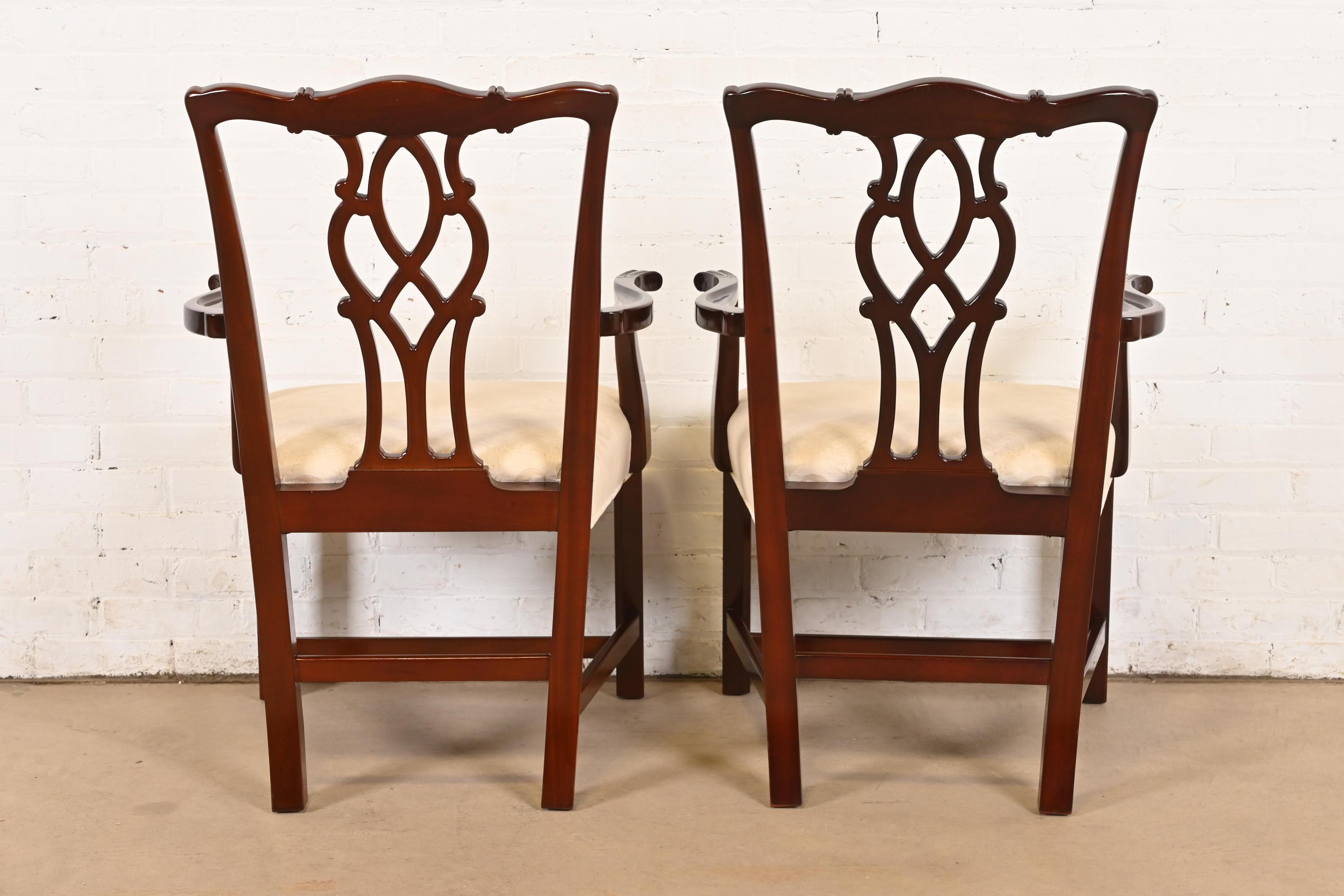 Kindel Furniture ensemble de huit chaises de salle à manger géorgiennes en acajou sculpté en vente 4