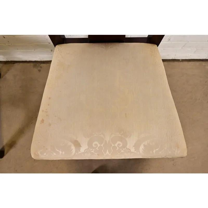 Kindel Furniture Georgianische geschnitzte Mahagoni-Esszimmerstühle, Satz von vier im Angebot 2