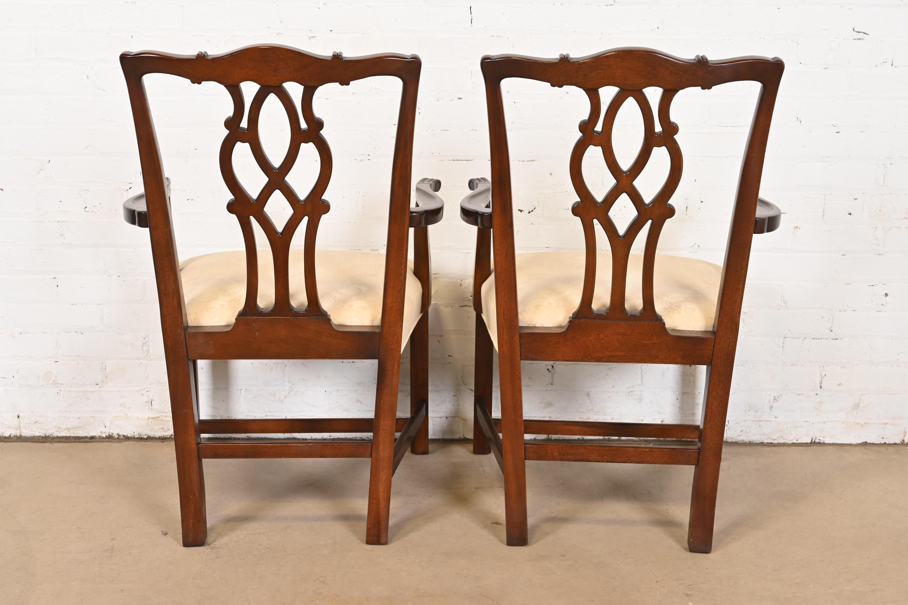 Kindel Furniture Sillas de Comedor Georgianas de Caoba Tallada, Juego de Seis en venta 4